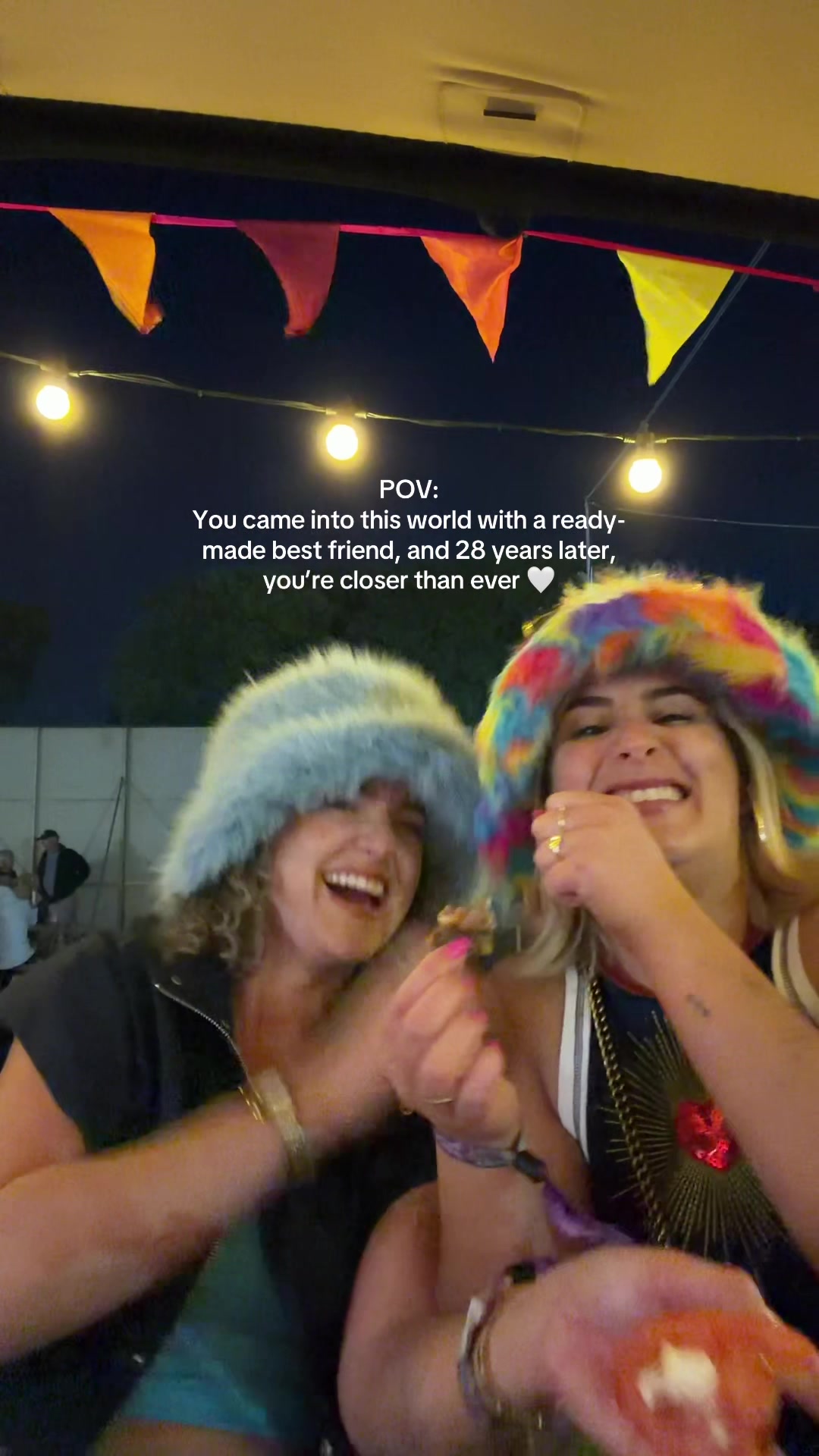 @elbuckles