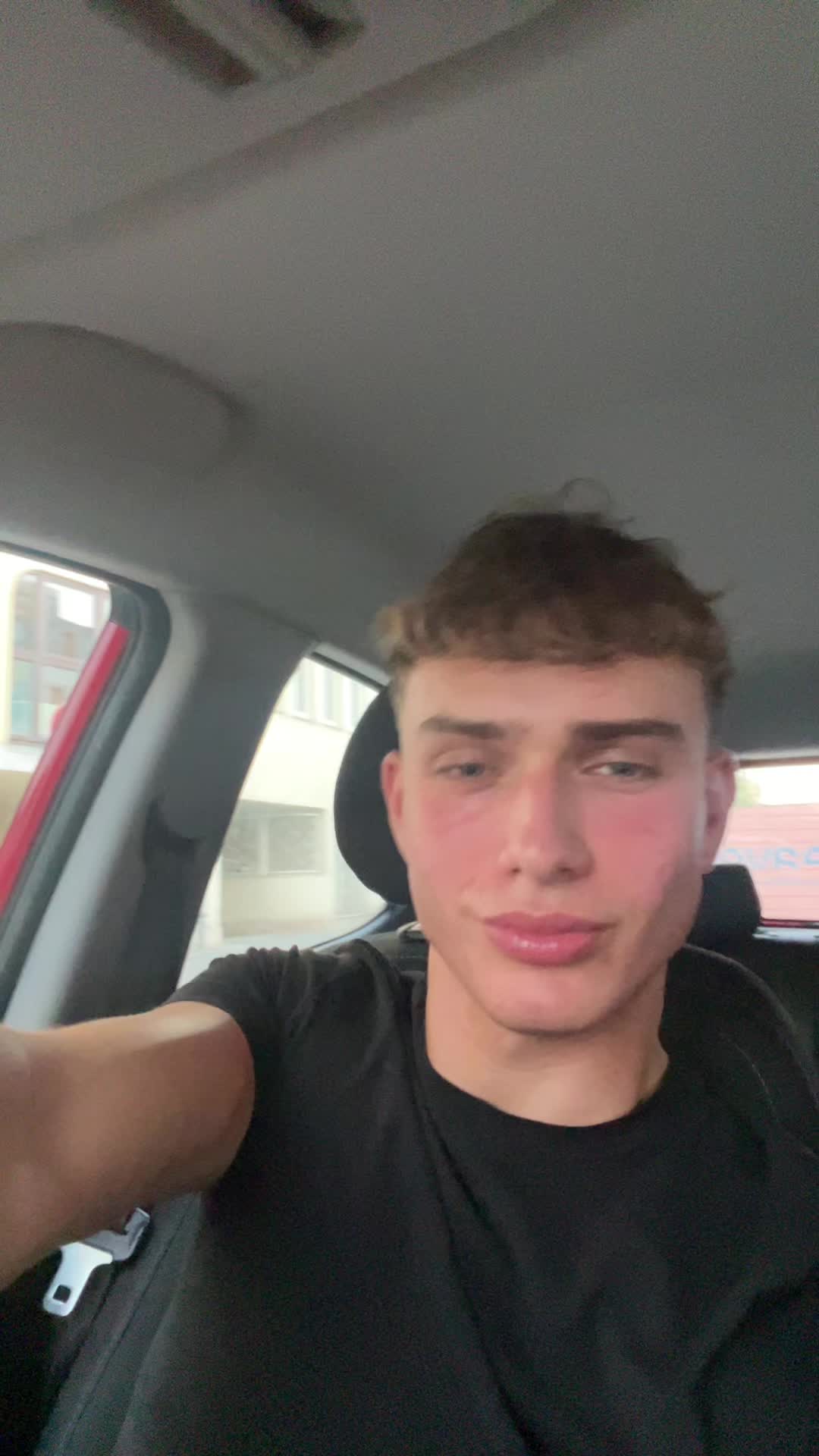 @𝕭𝖊𝖓𝖆𝖓