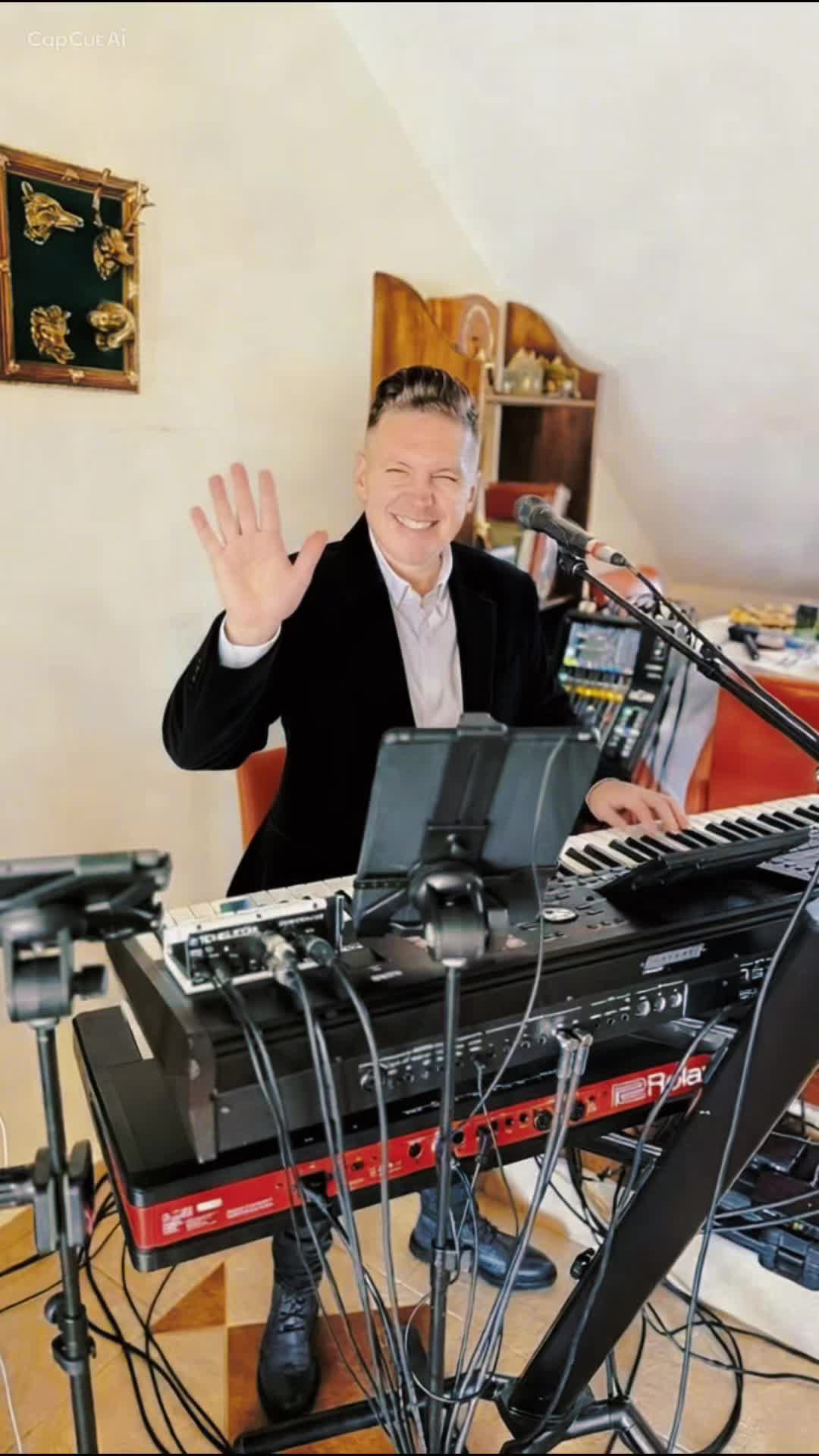 @Sándor Tibor - Zenész