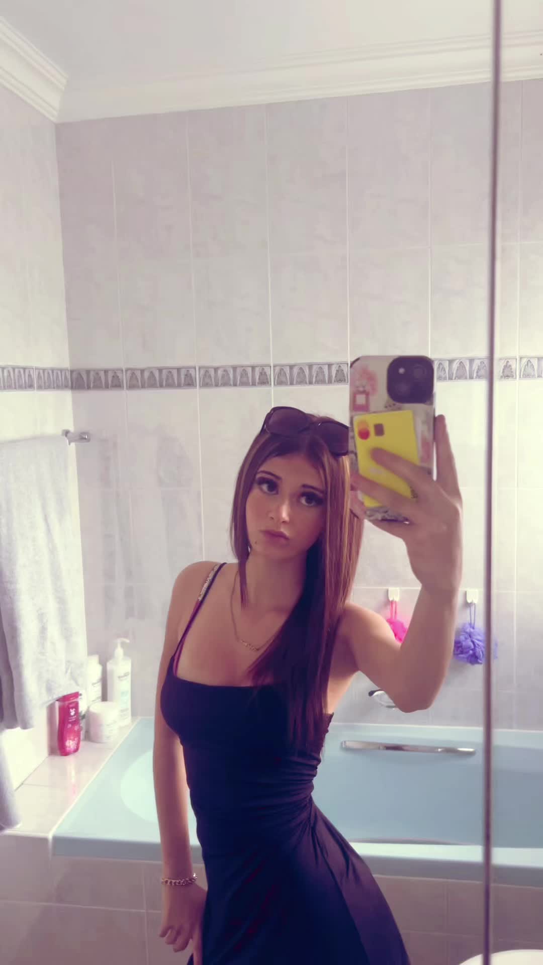 @𝐒𝐤𝐲𝐞 𝐚𝐥𝐛𝐞𝐫𝐭𝐬 👸🏽