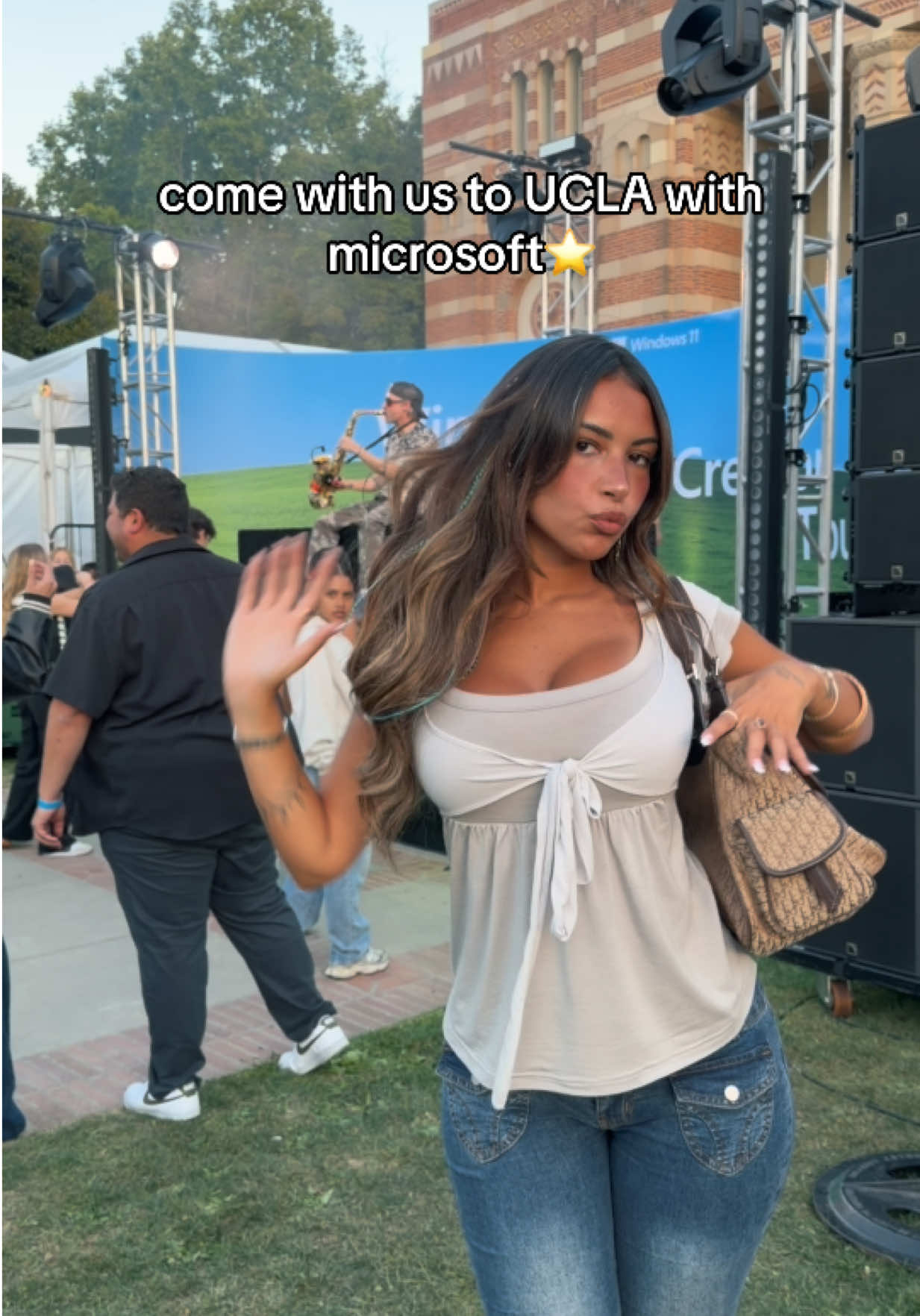 @gabriela moura