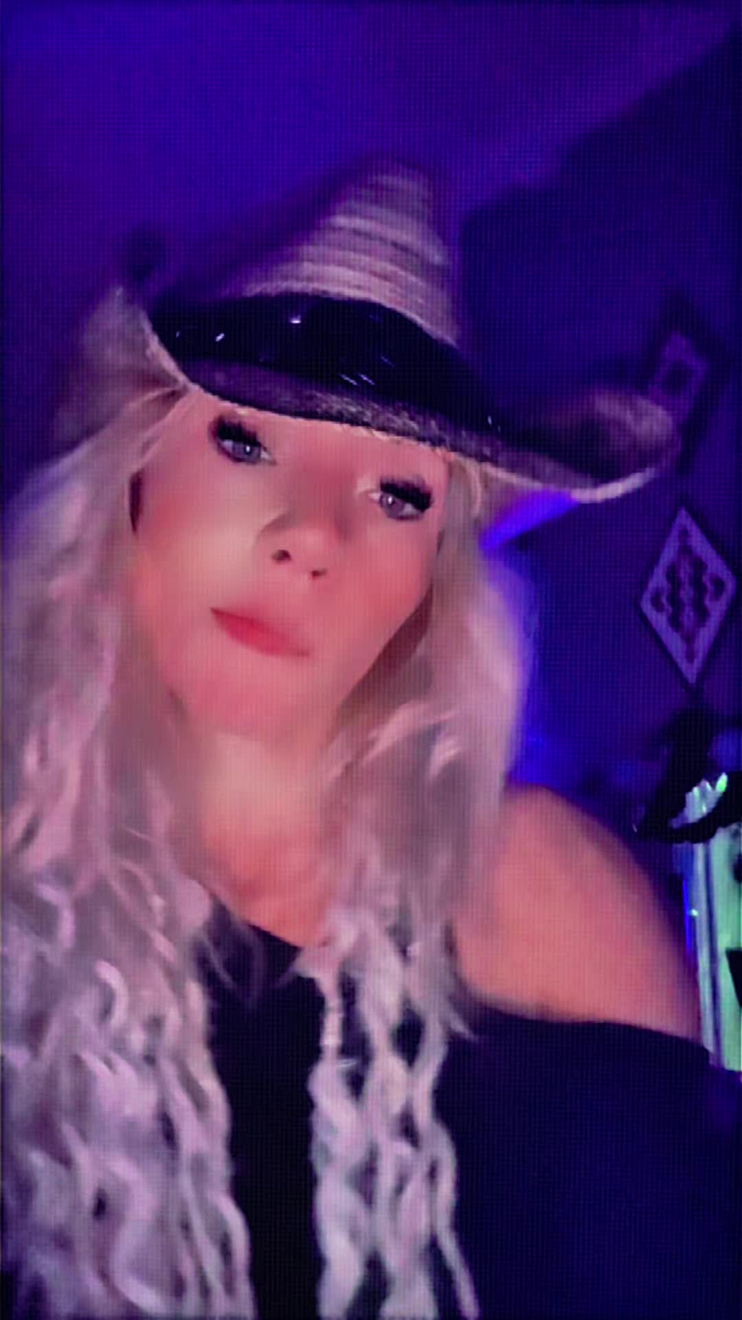 @𝕮𝖍𝖗𝖎𝖘𝖙𝖎𝖓𝖆