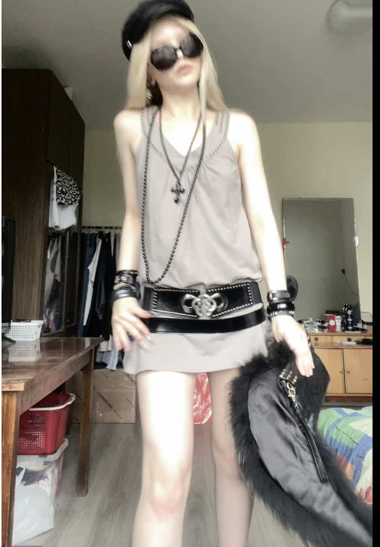 @damnwitchq