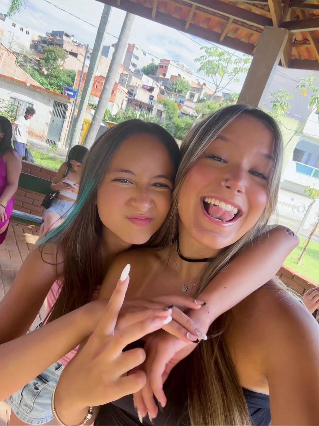 @julia.menzote.ofc