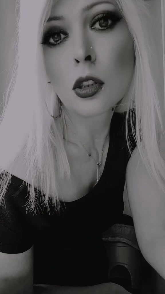 @04HULYAA🥀