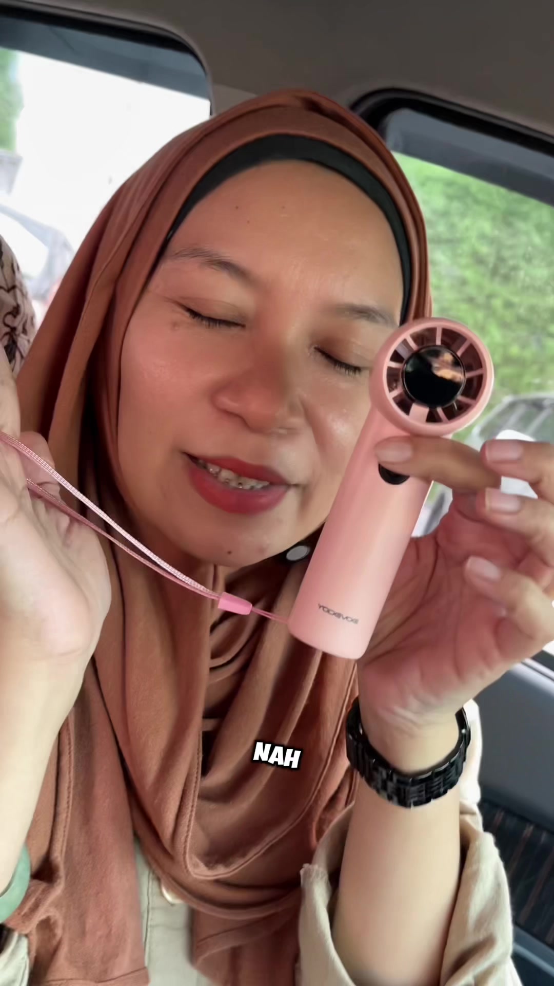 @LELI si paling TAS dan SANDAL