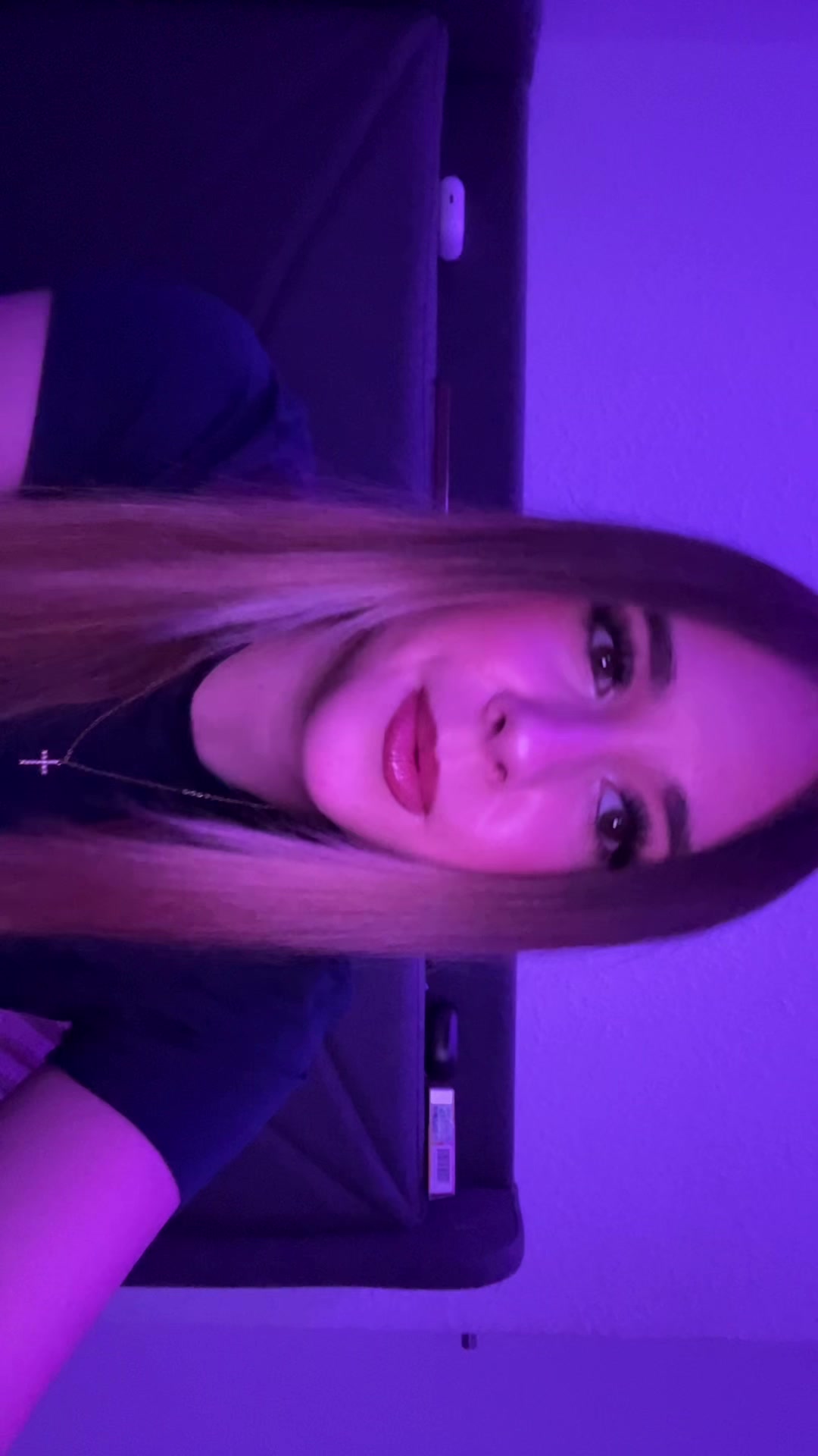 @Emely ✞