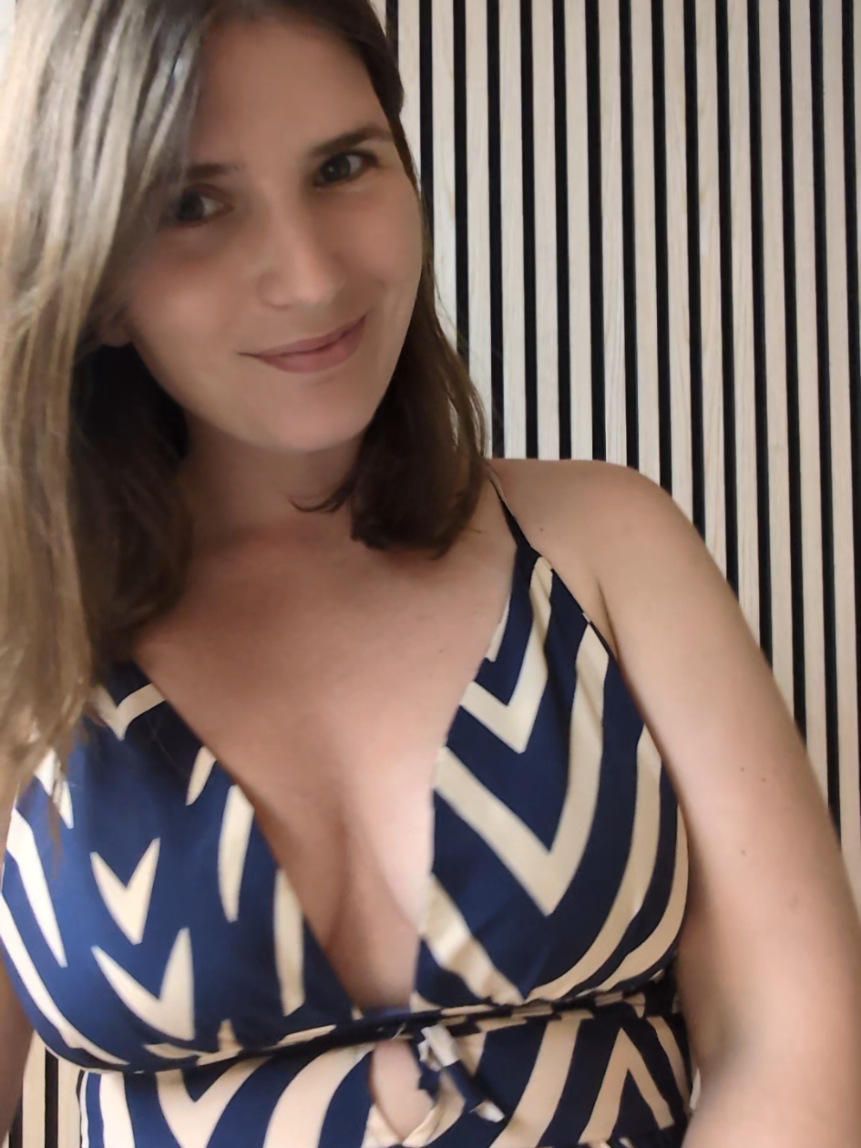 @justme-elena