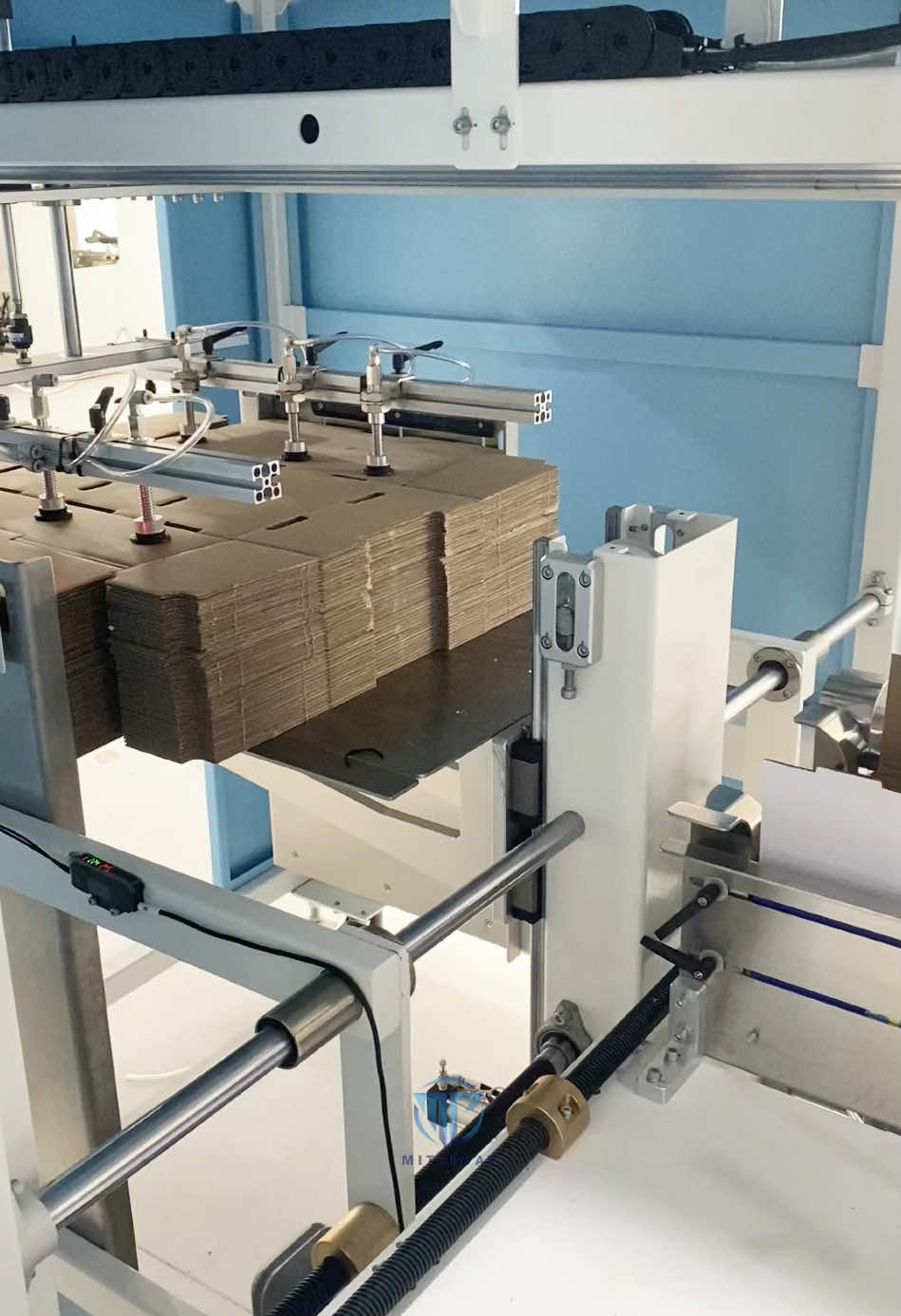 @Hot melt glue tray former