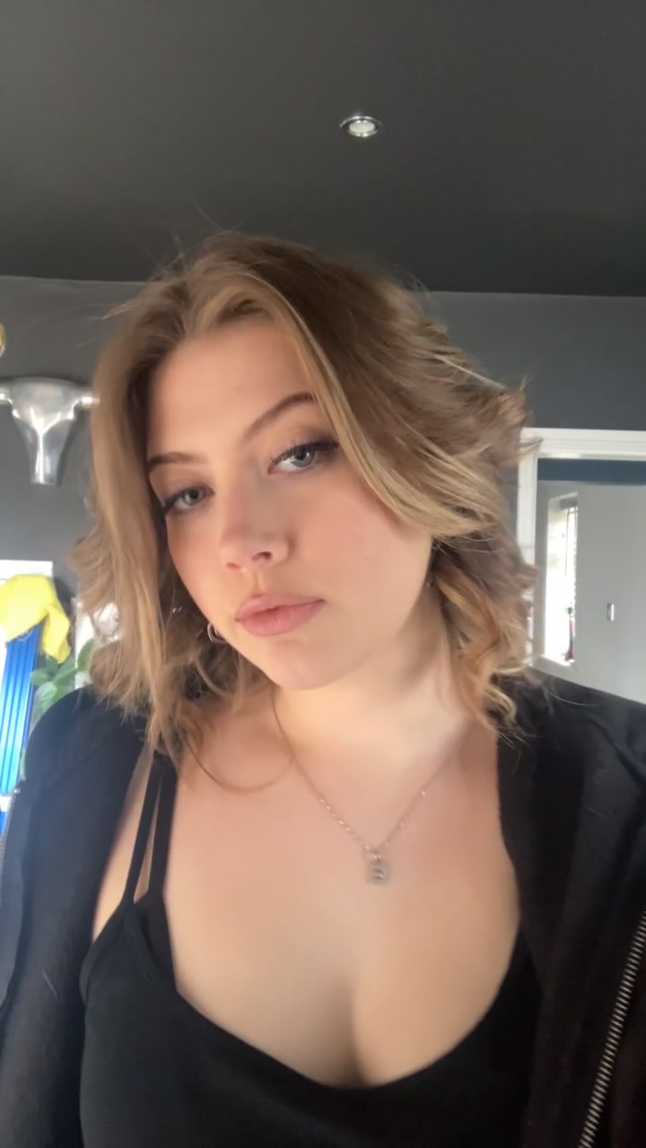 @Evie 🖤
