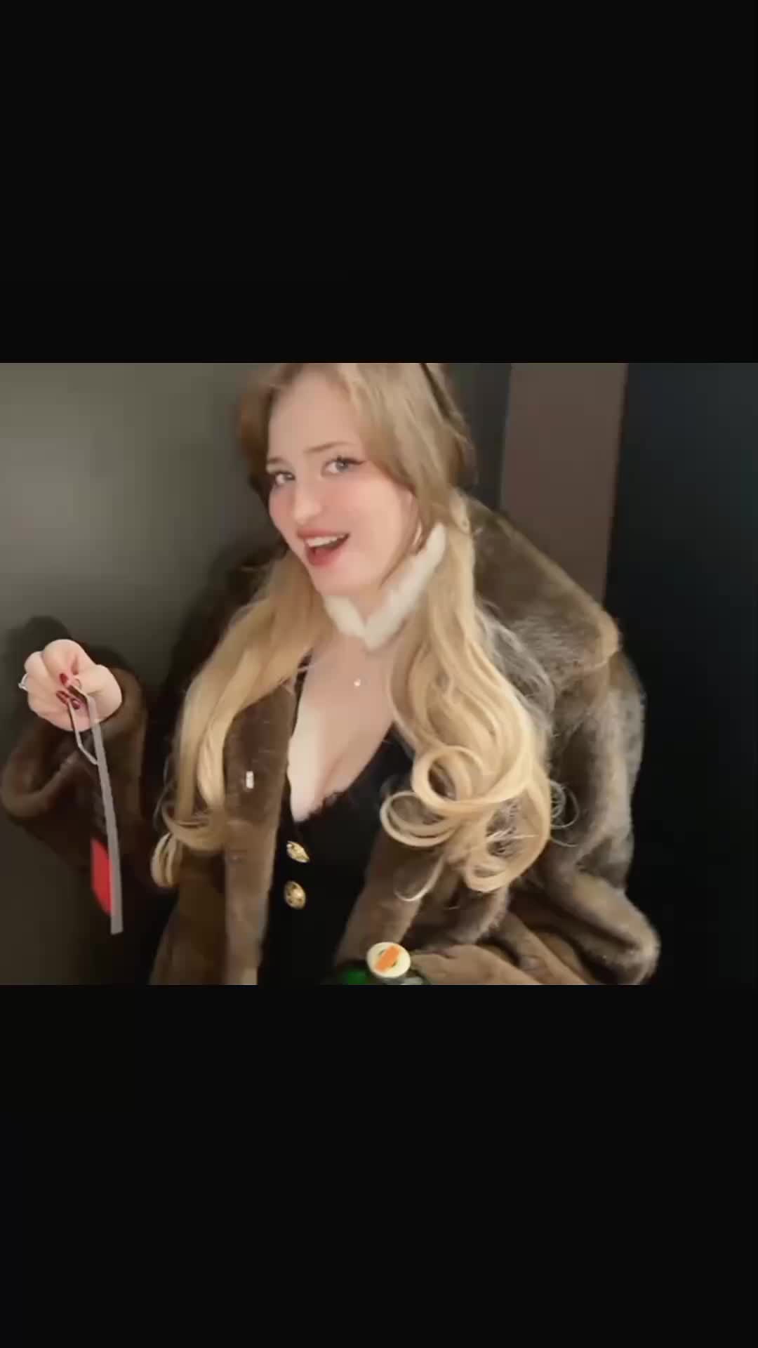 @AlexVibes