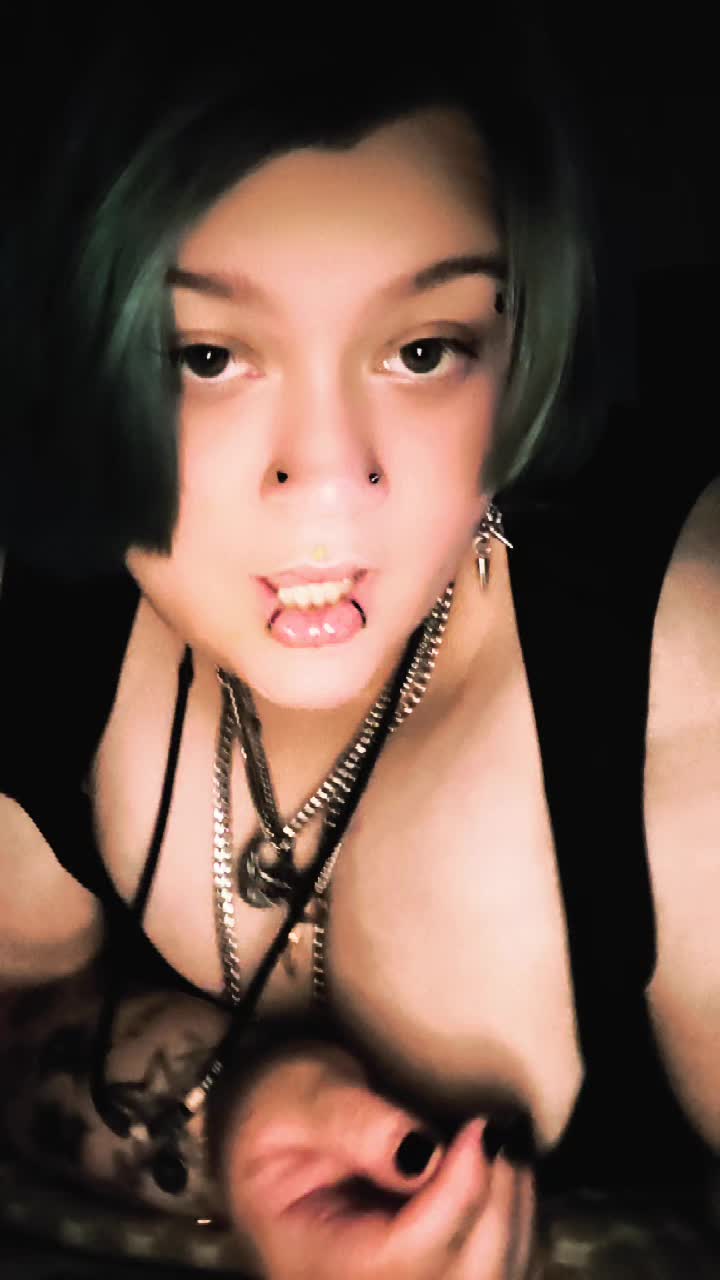 @damages_wifey