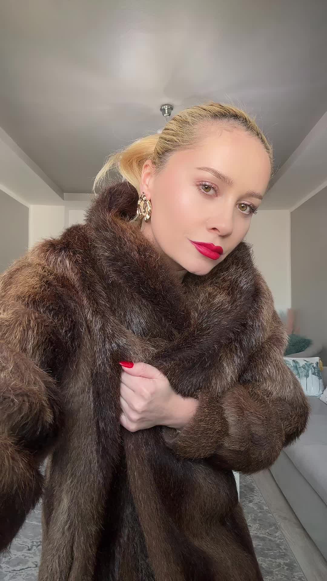 @Maria Luxury furs M&M