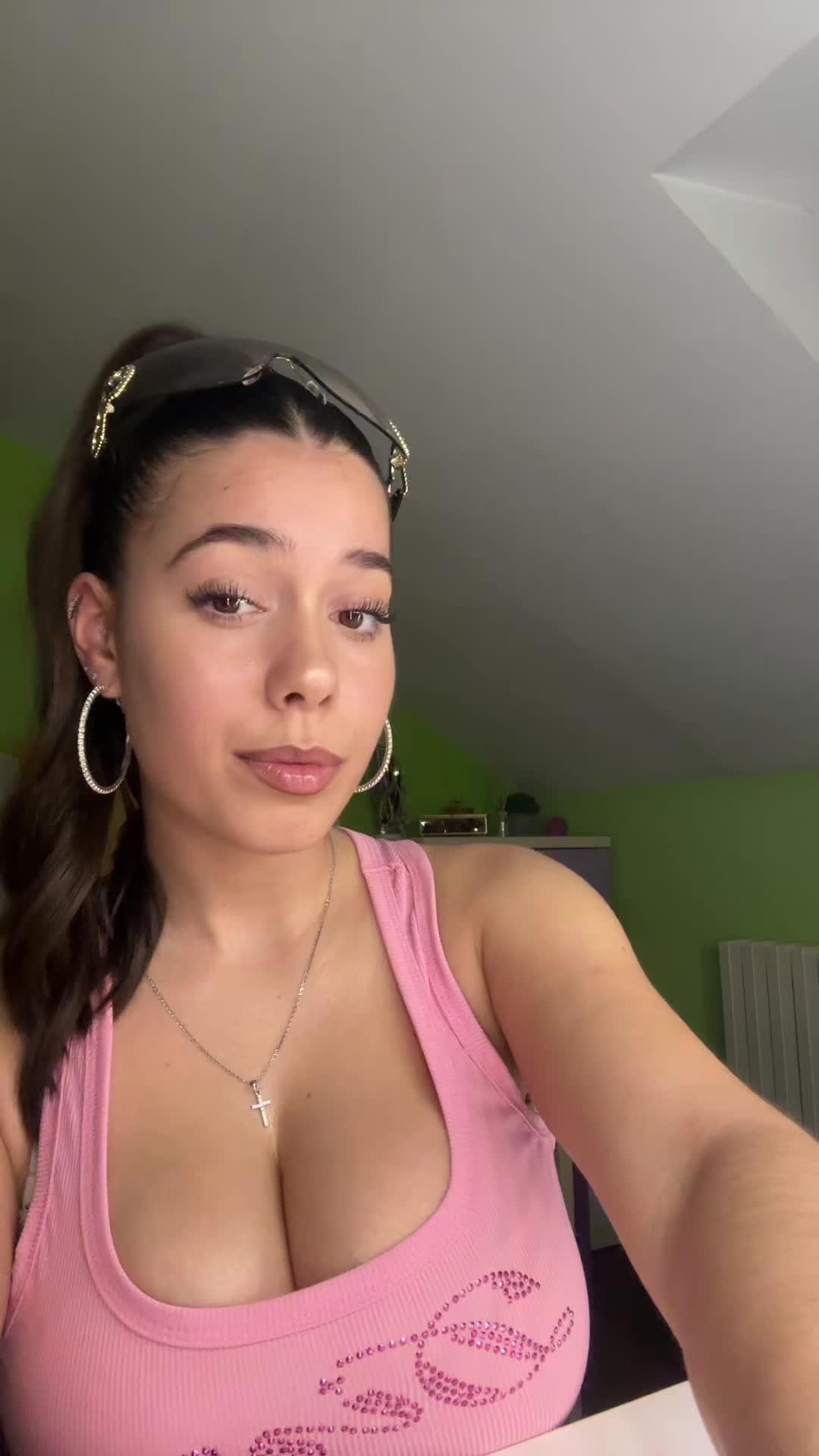 @Sarita Seara👩🏽&zwj;❤️&zwj;💋&zwj;👩🏽