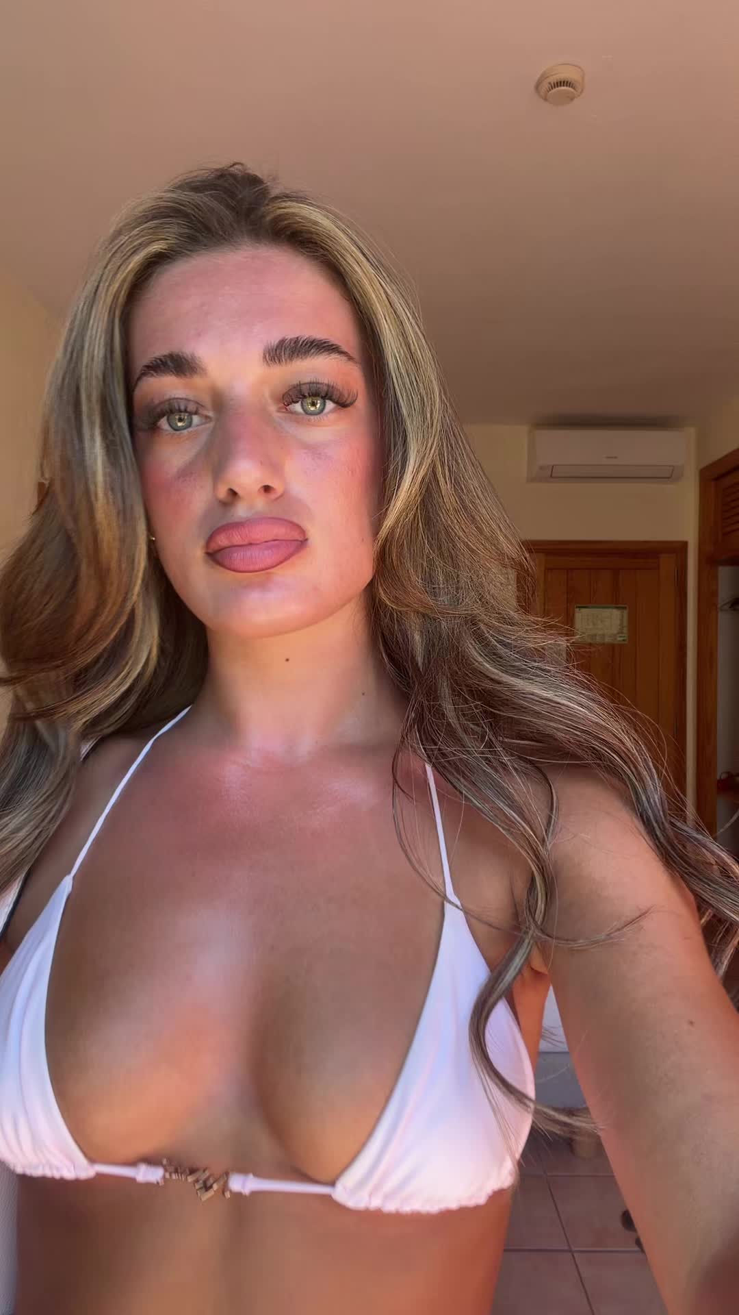 @𝐴𝑚𝑒𝑙𝑖𝑒 𝑟𝑜𝑠𝑒 ♡︎