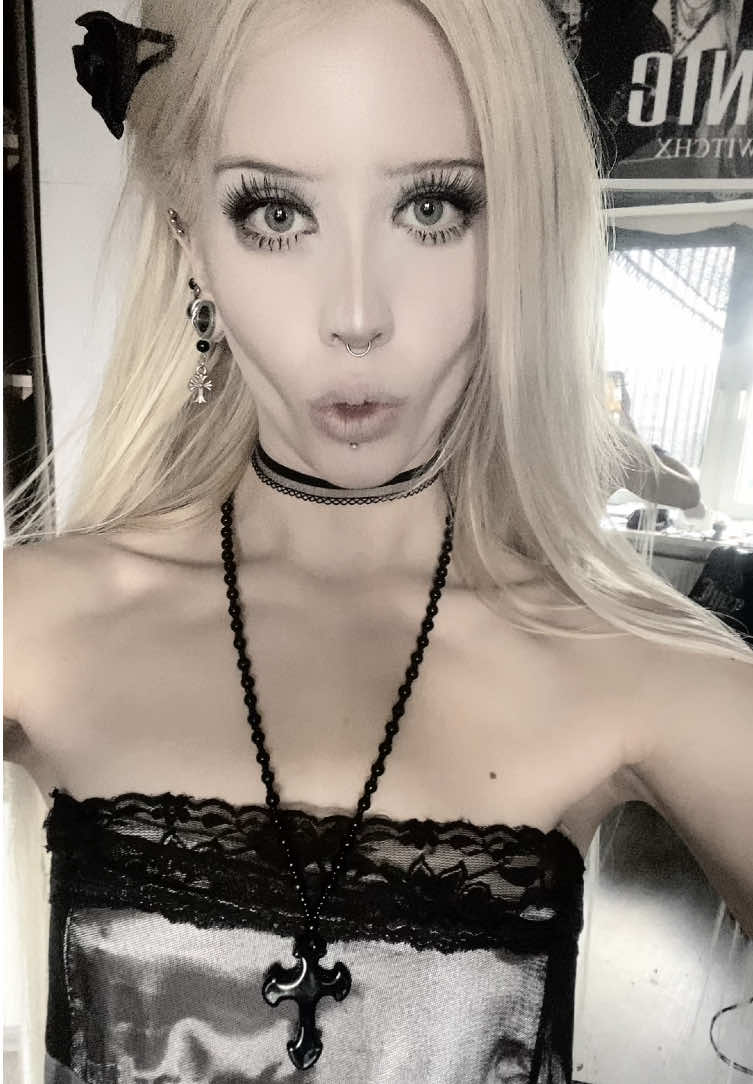 @damnwitchq