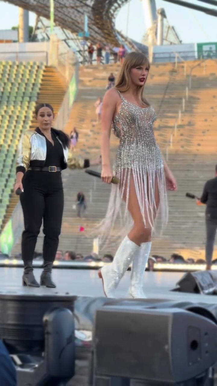 @𓂃꙳⋆videos from the eras tour