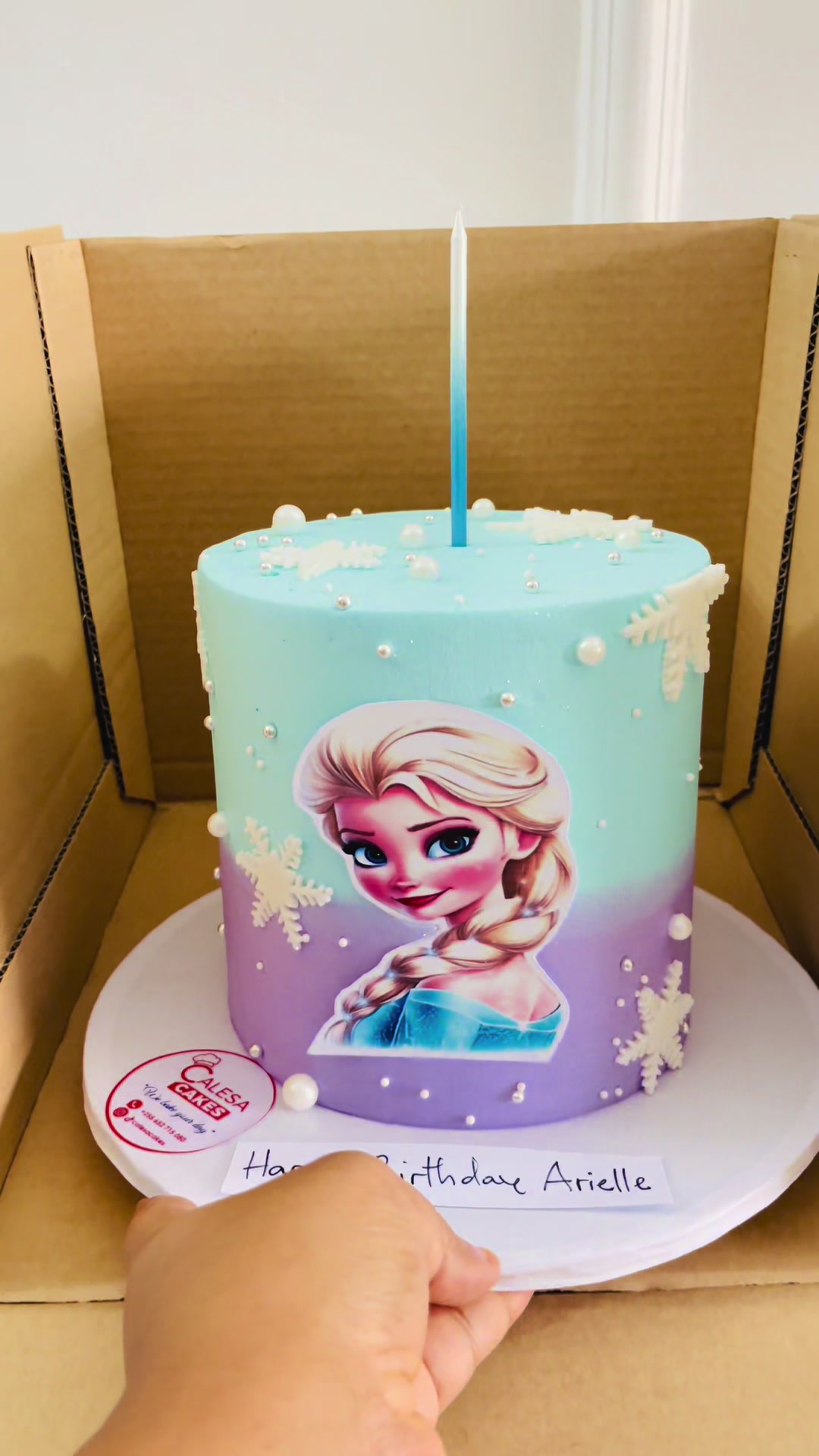 @calesacakes