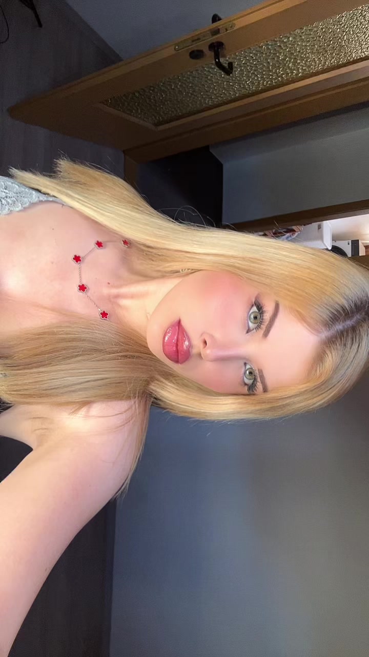 @Anna Rosé
