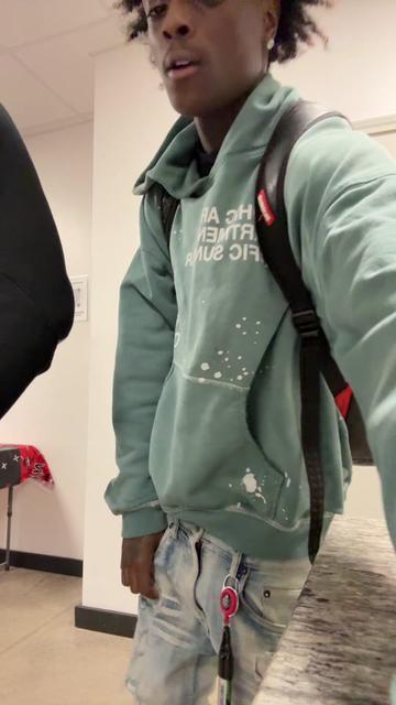 @⃟