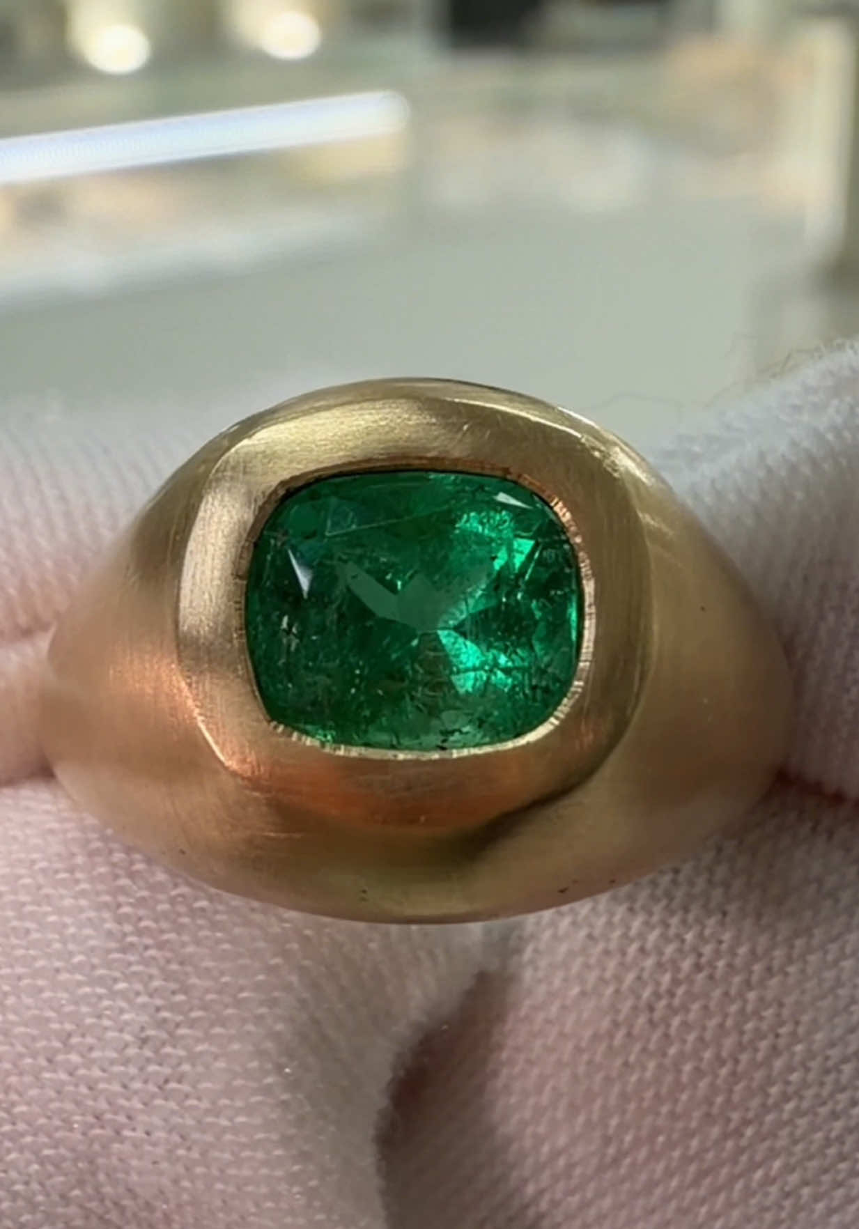 @JR Colombian Emerald