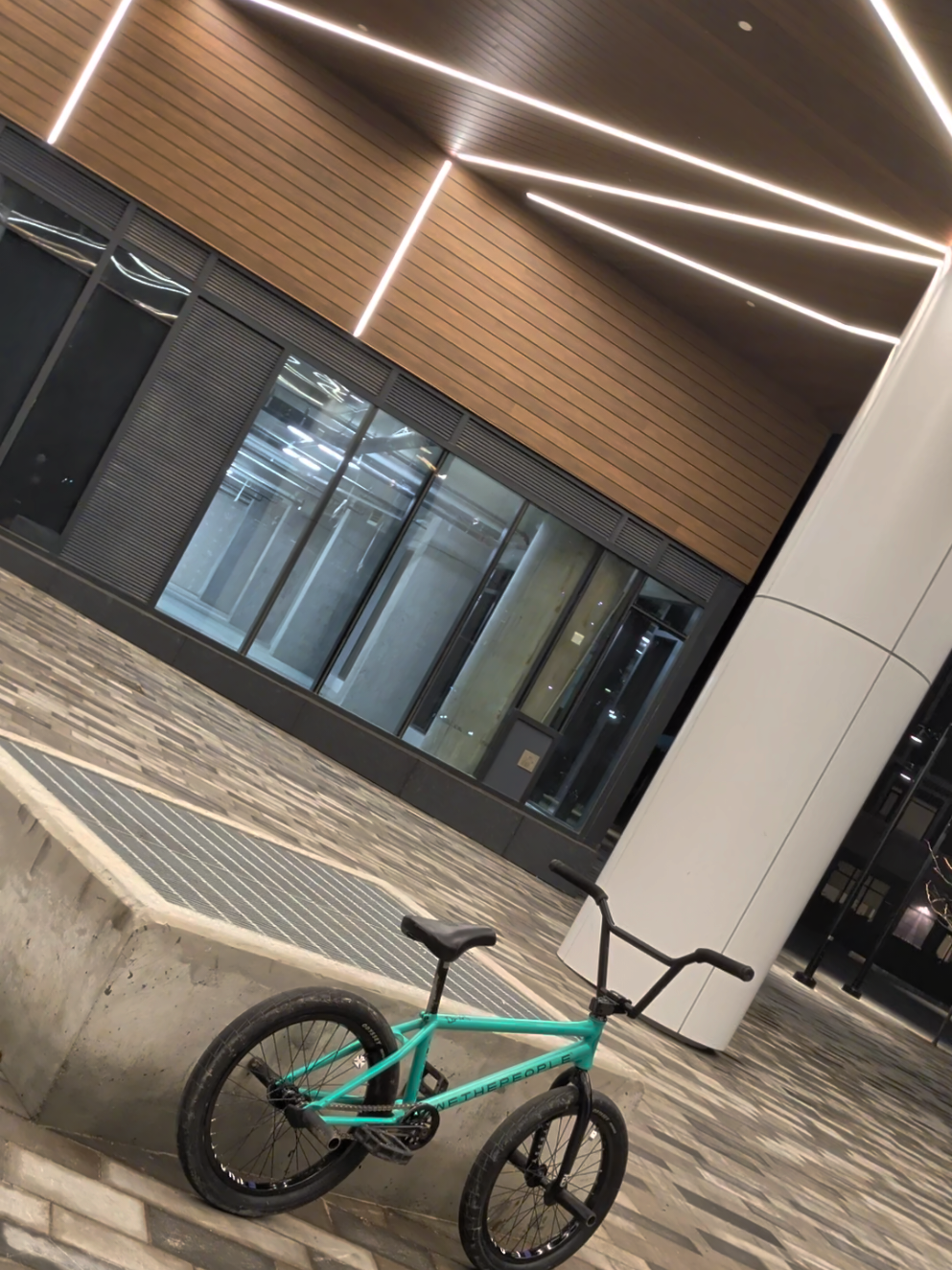 @zee.bmx