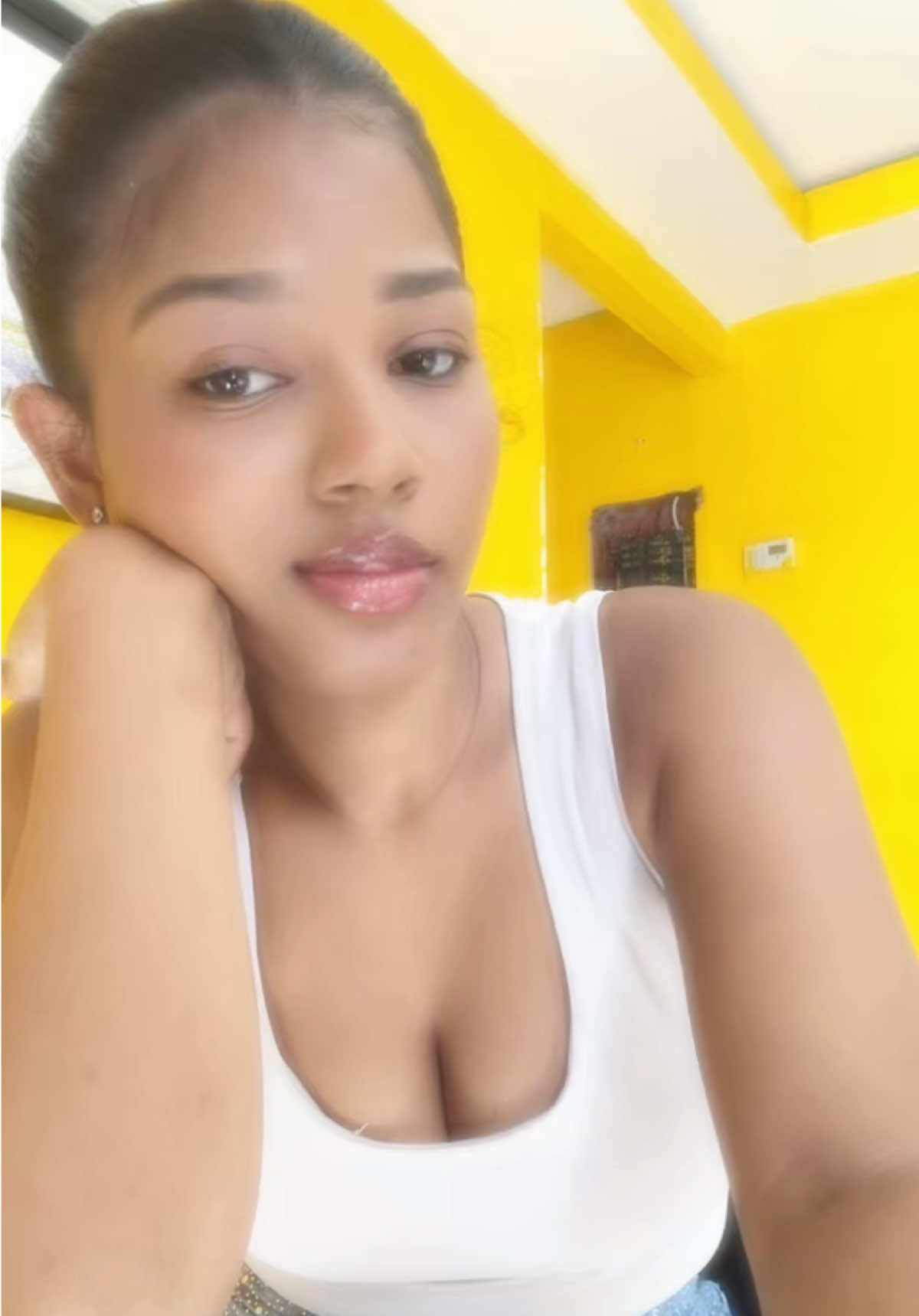 @Nayelis Sherin🌪️🤍✨