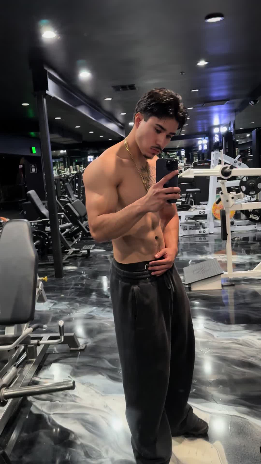 @Iz.dm_