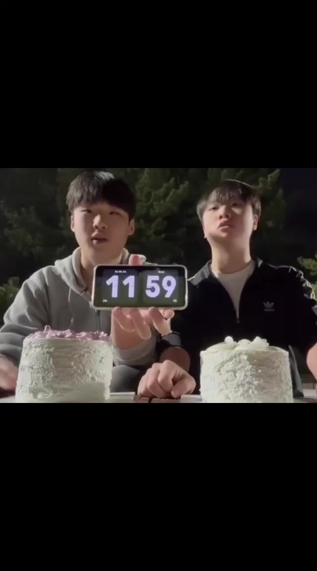 @x_x