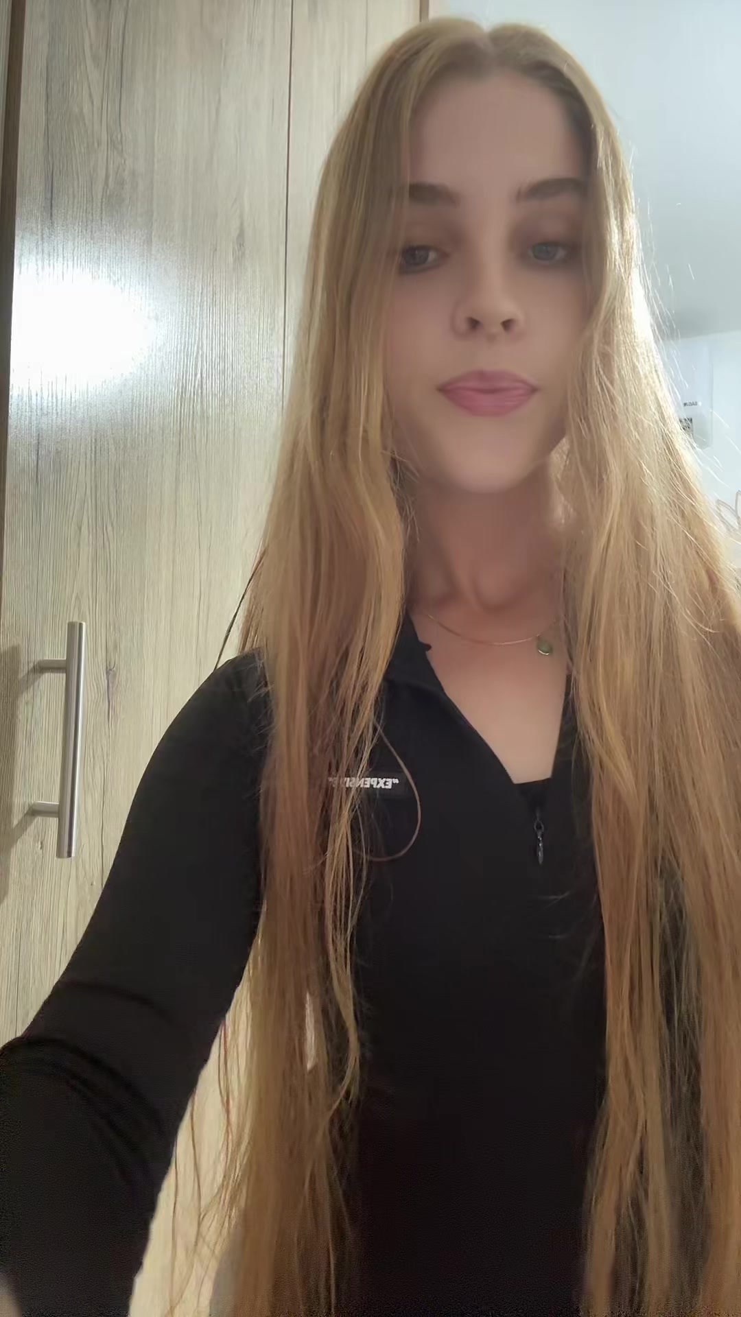 @):)