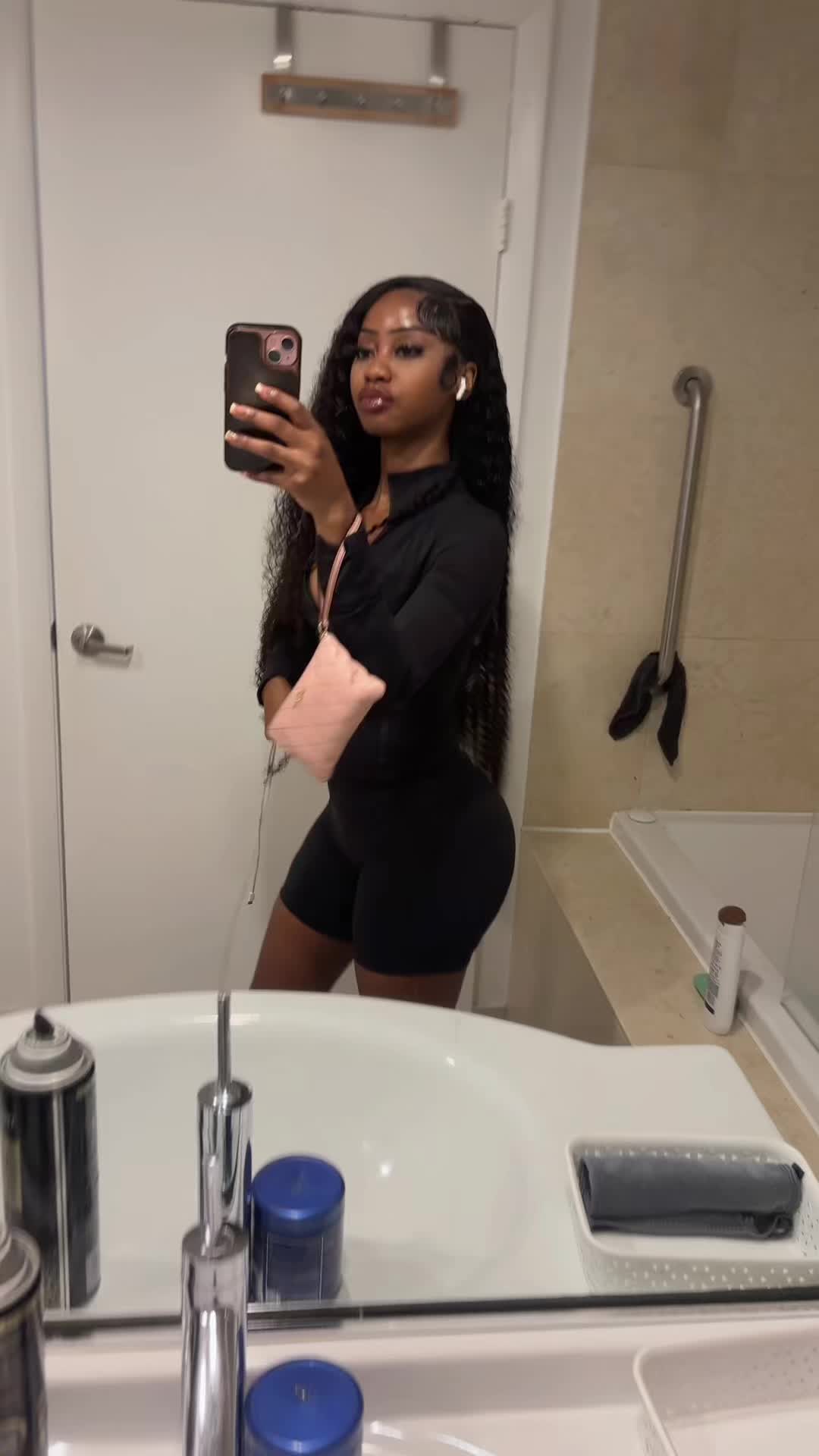 @missniakay