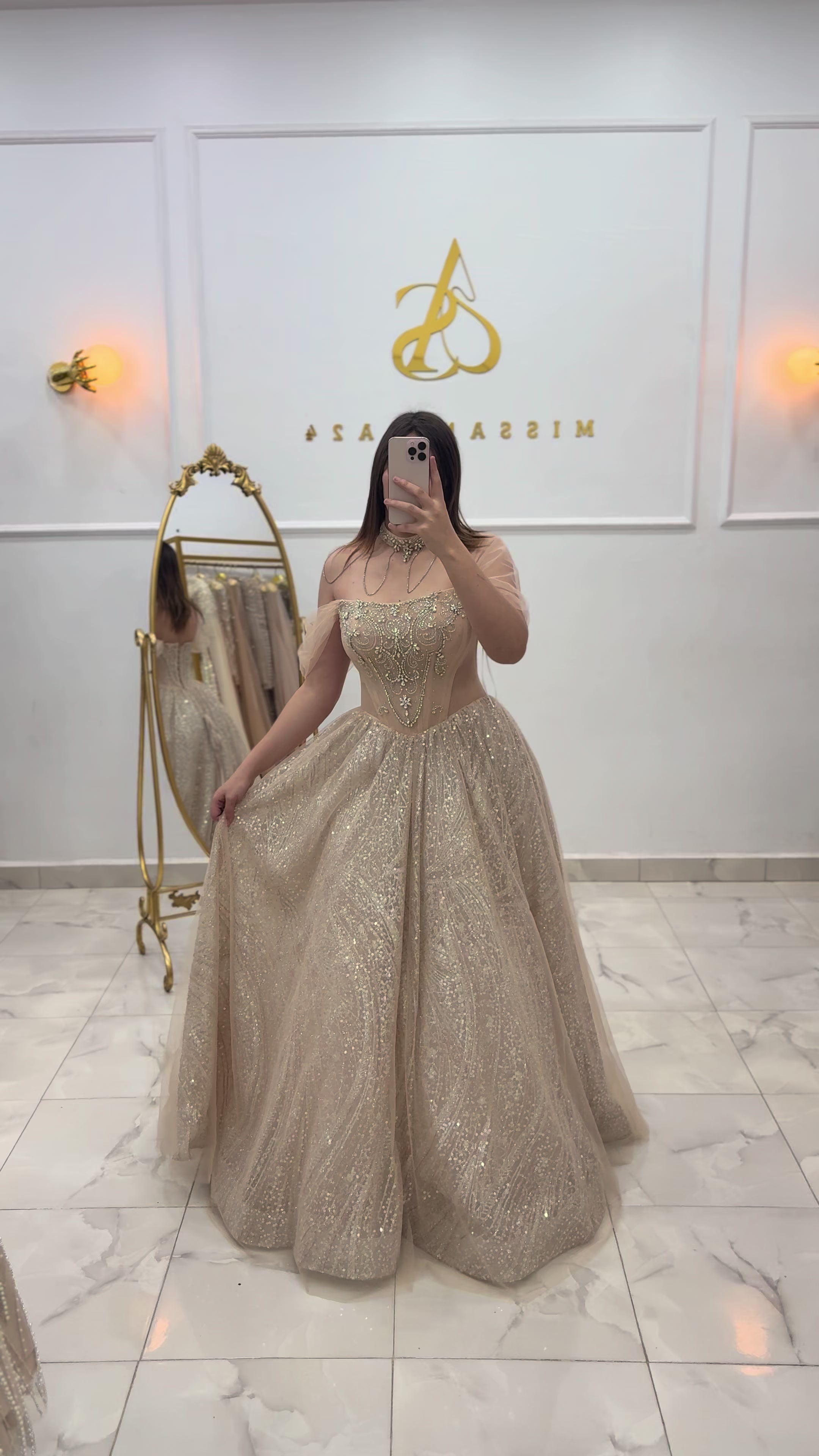 @Miss aniqa 24
