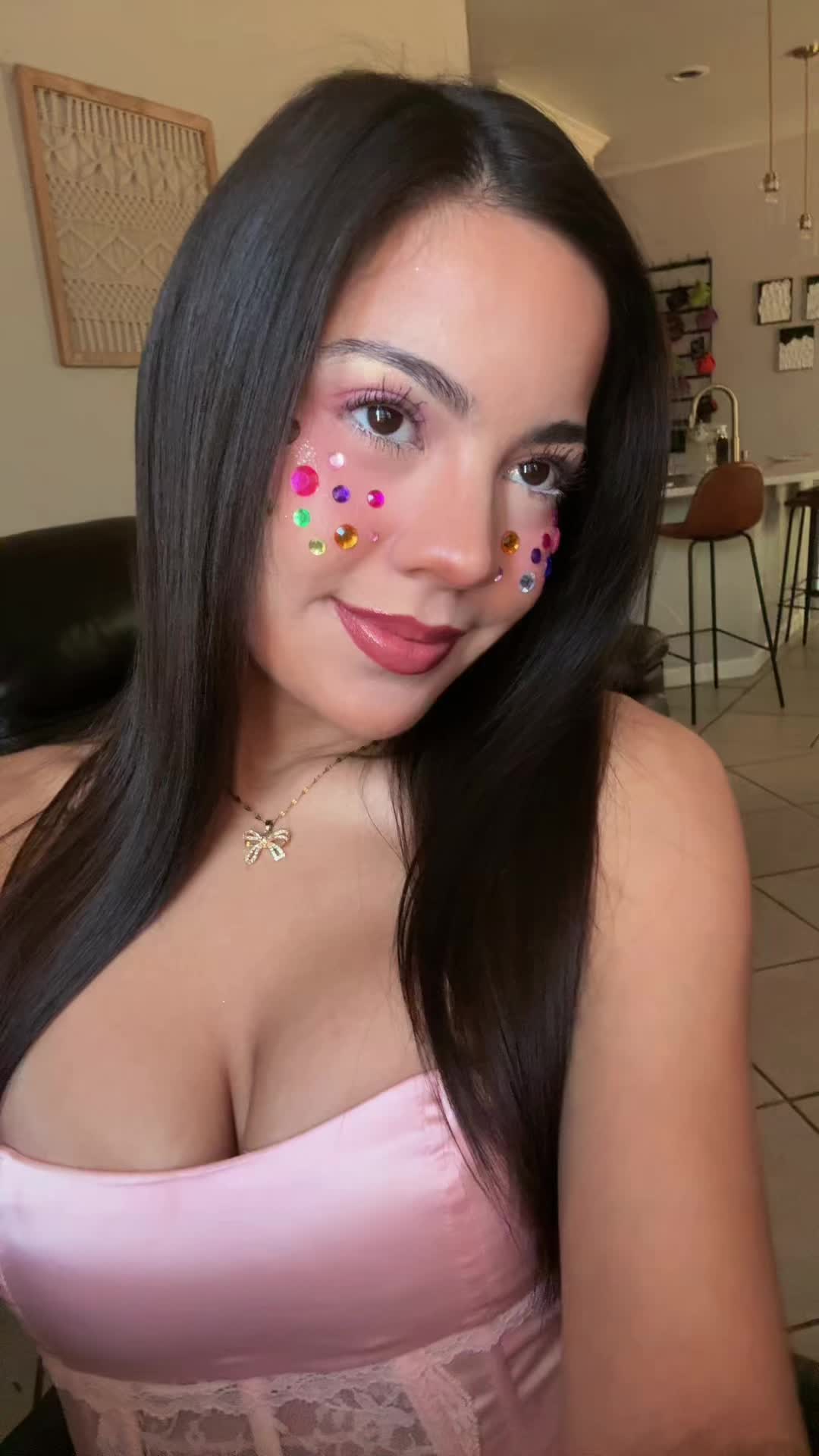 @Ava