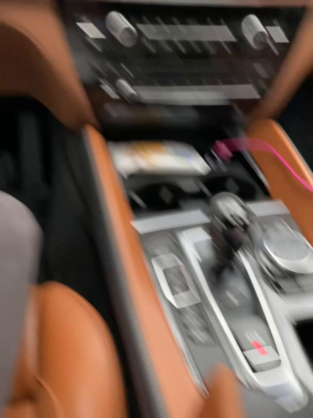 @001