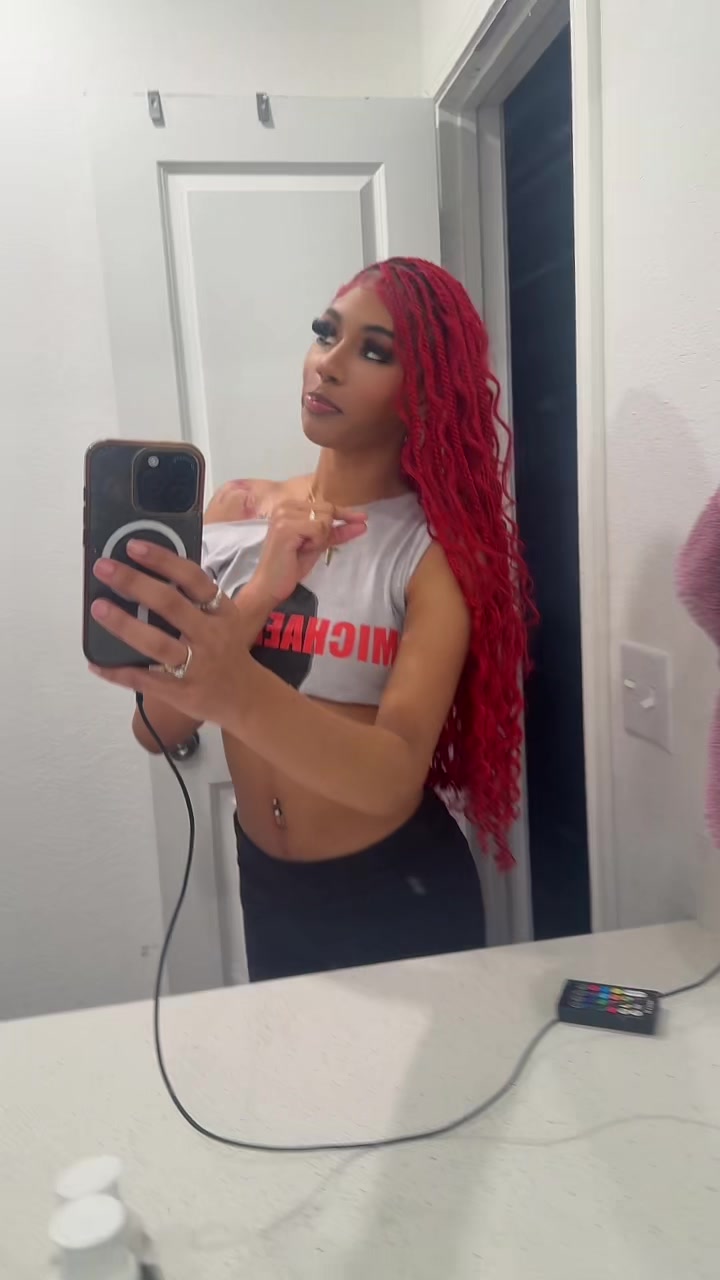 @Yafavoritelightskin._05