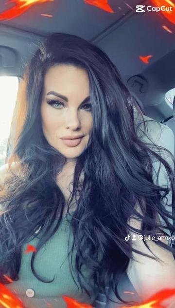 @Julie_AnnXO