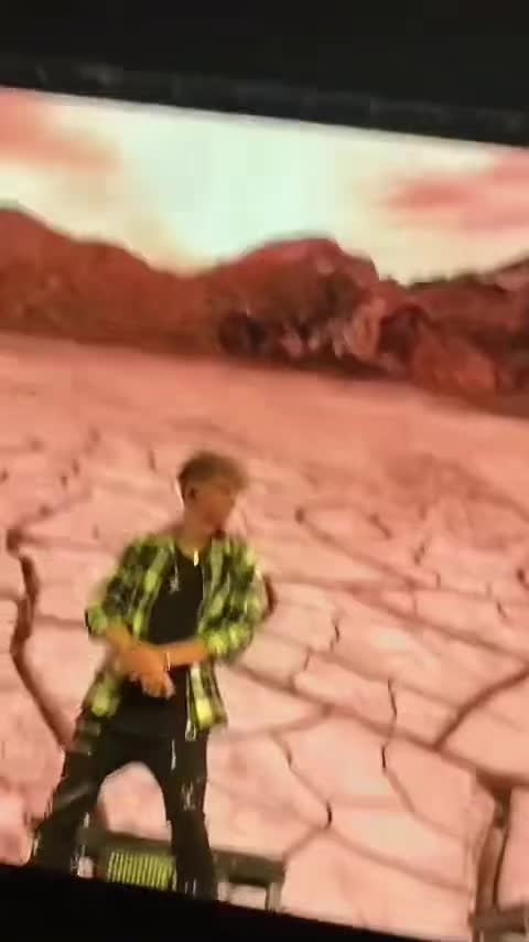 @🎧