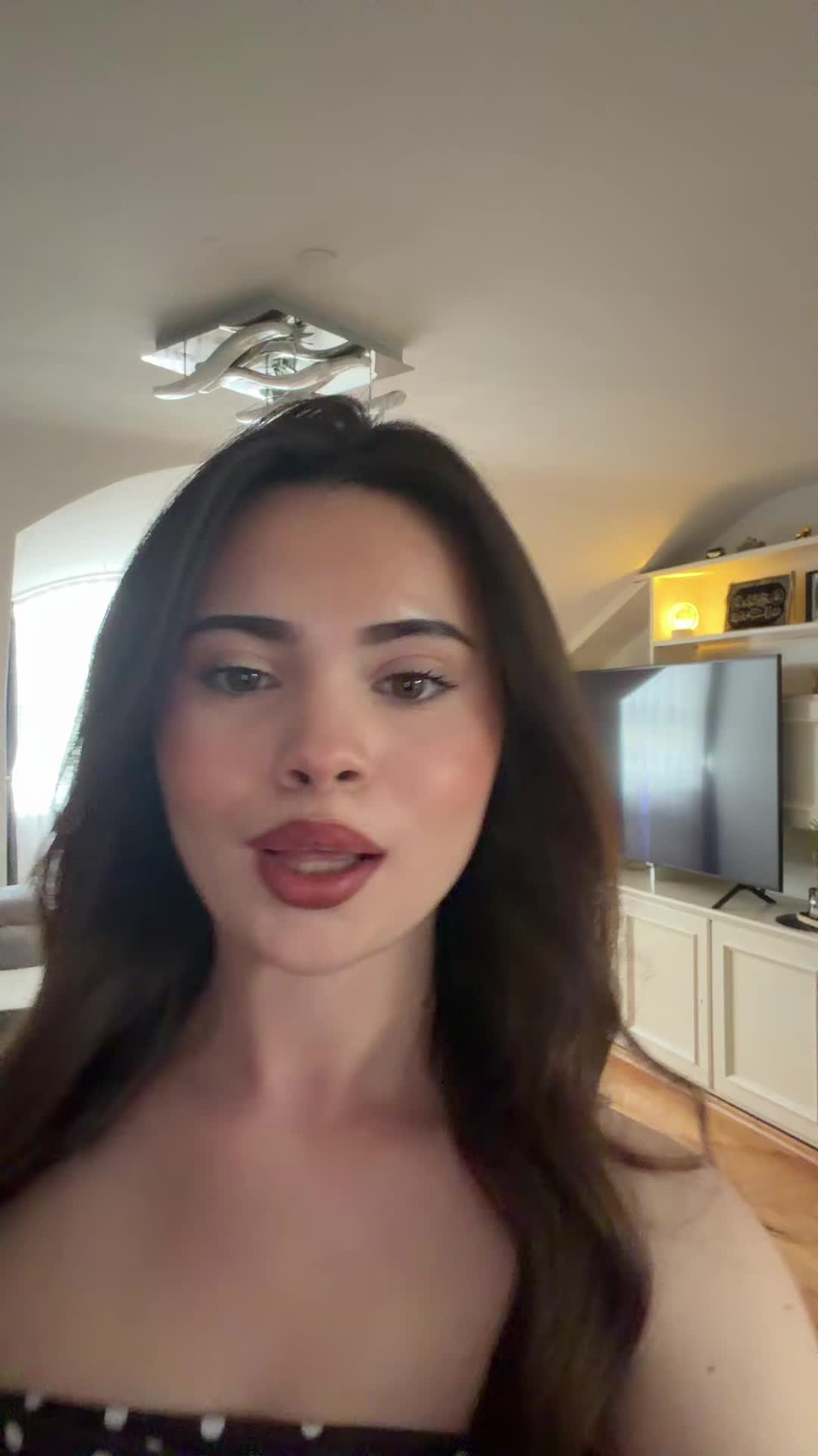 @𝐿𝑒𝑜𝑛𝑎🍓