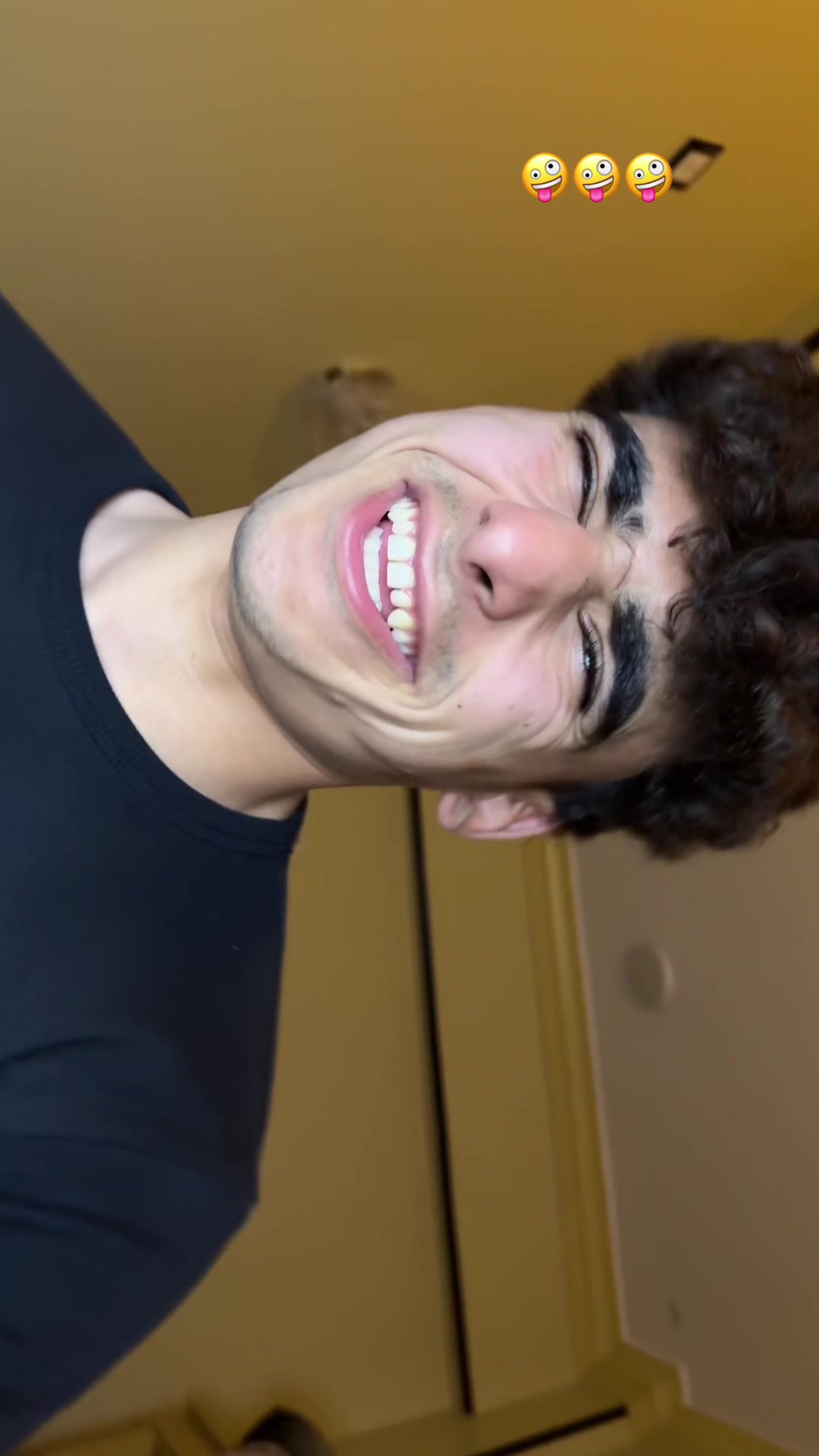 @🧑🏽🦱