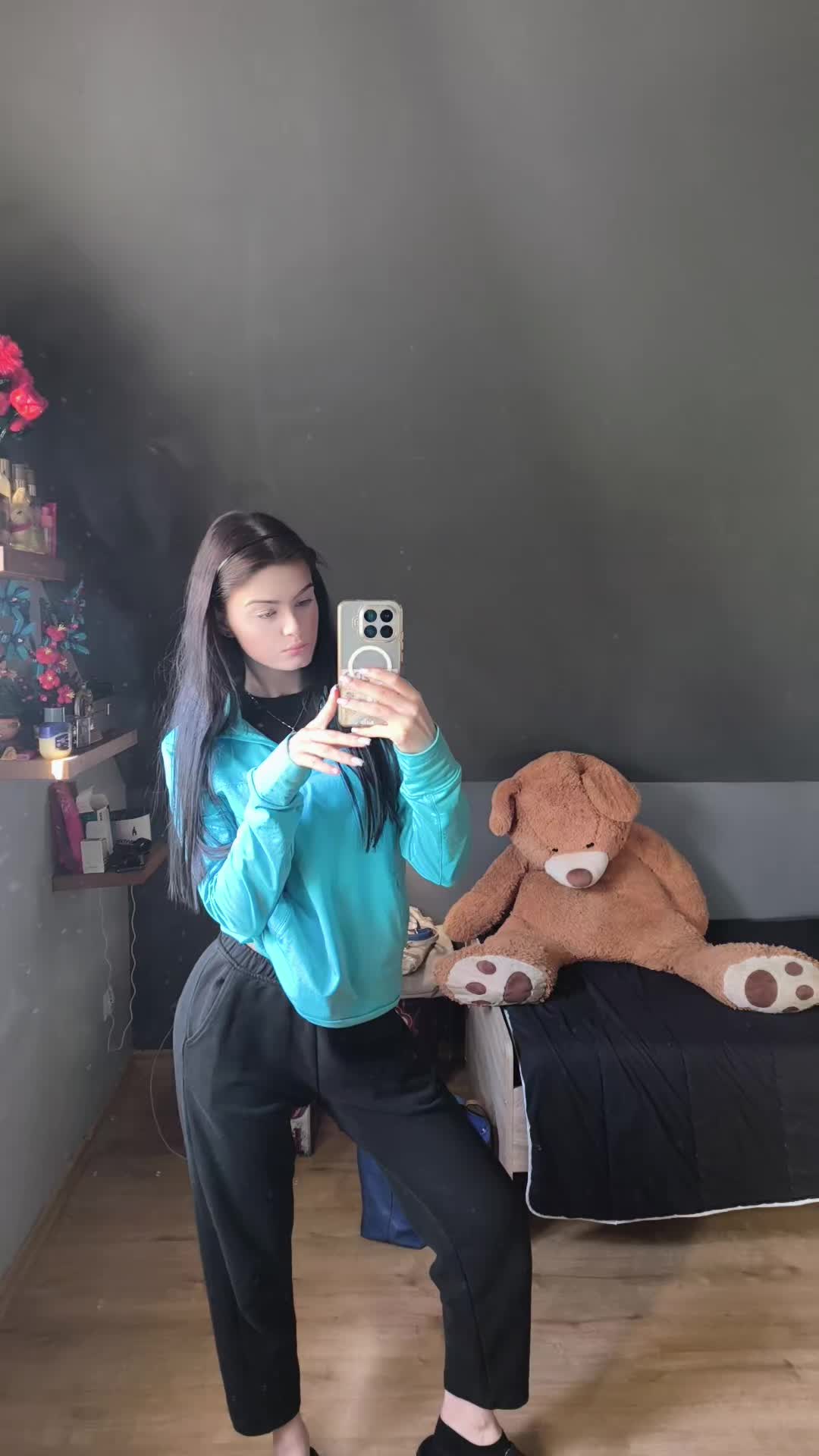 @Hi_Ana