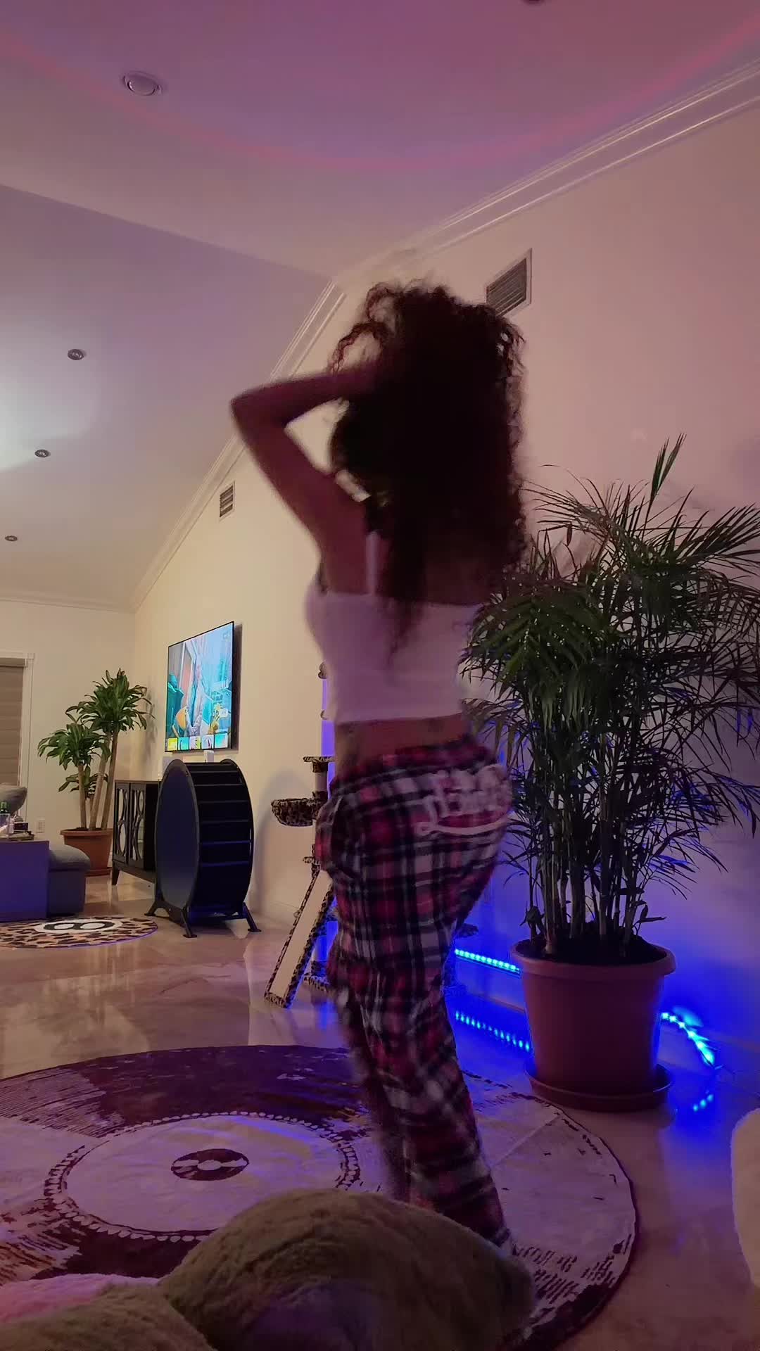 @Malu Trevejo