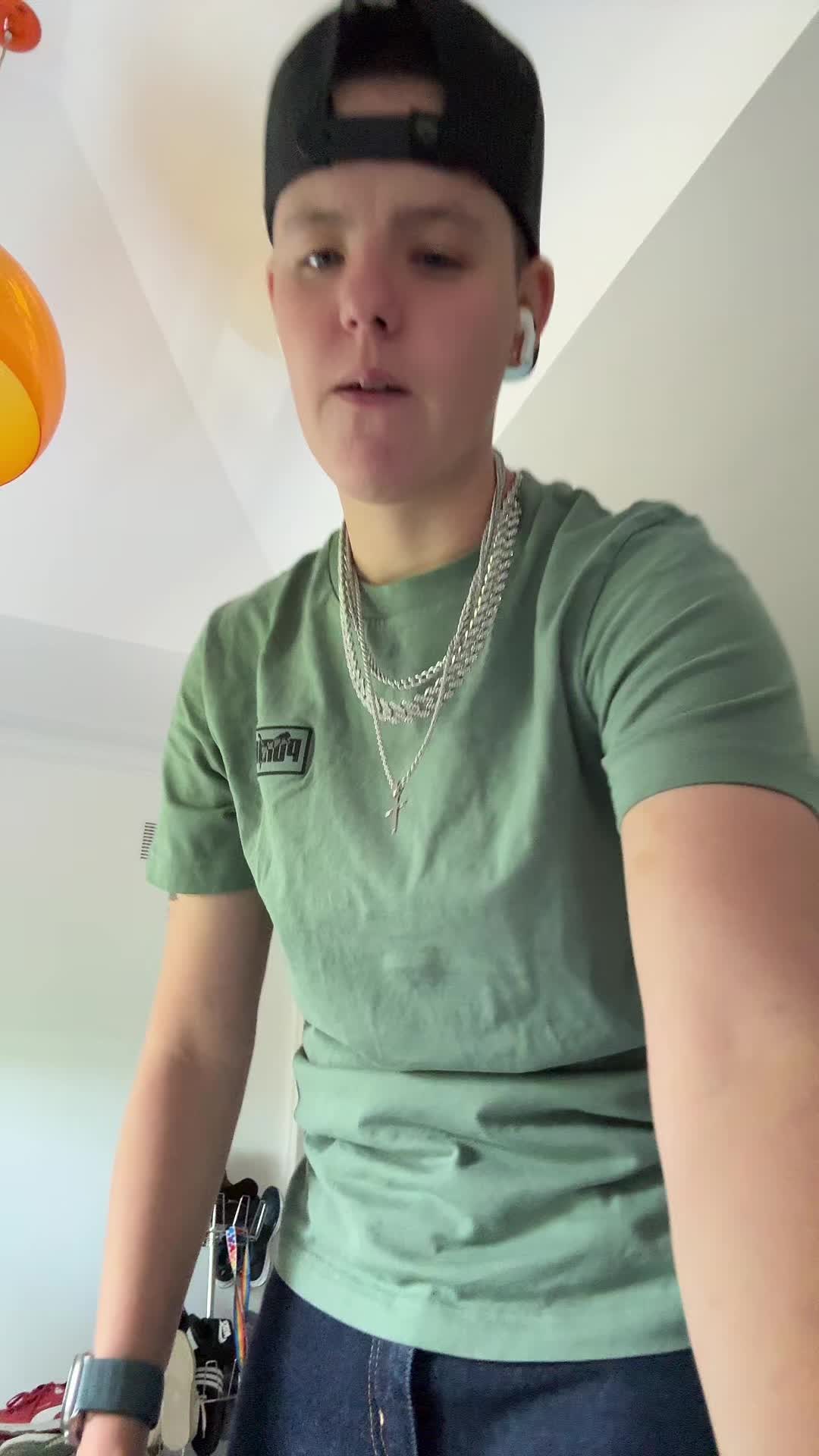 @Pretty boy grey🏳️⚧️