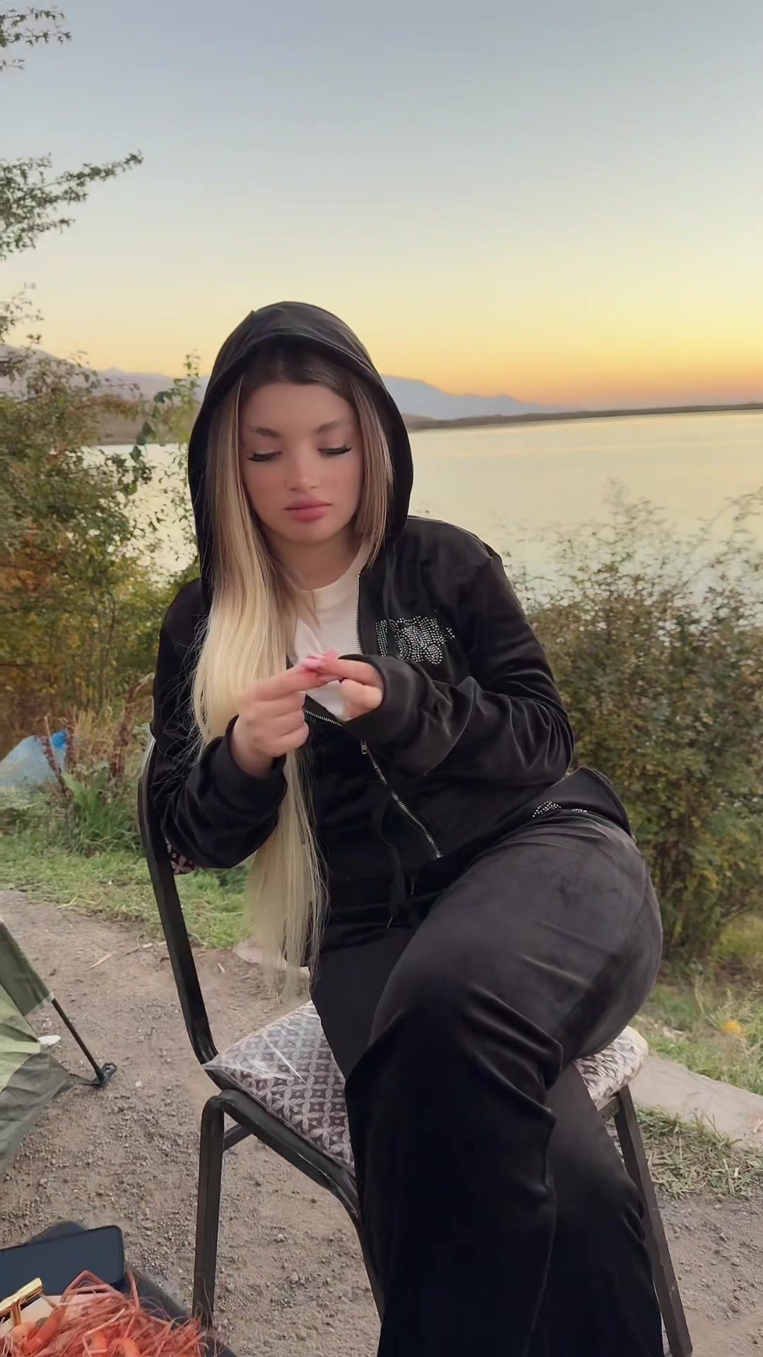 @Moniş🤍