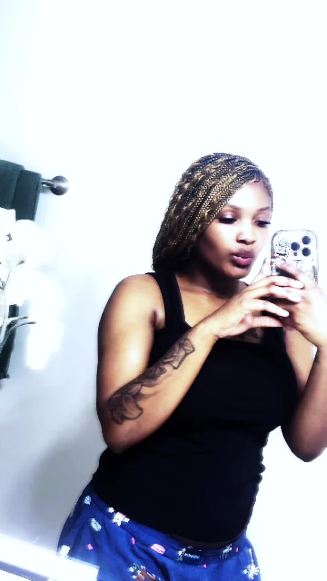 @_.GirlBratt