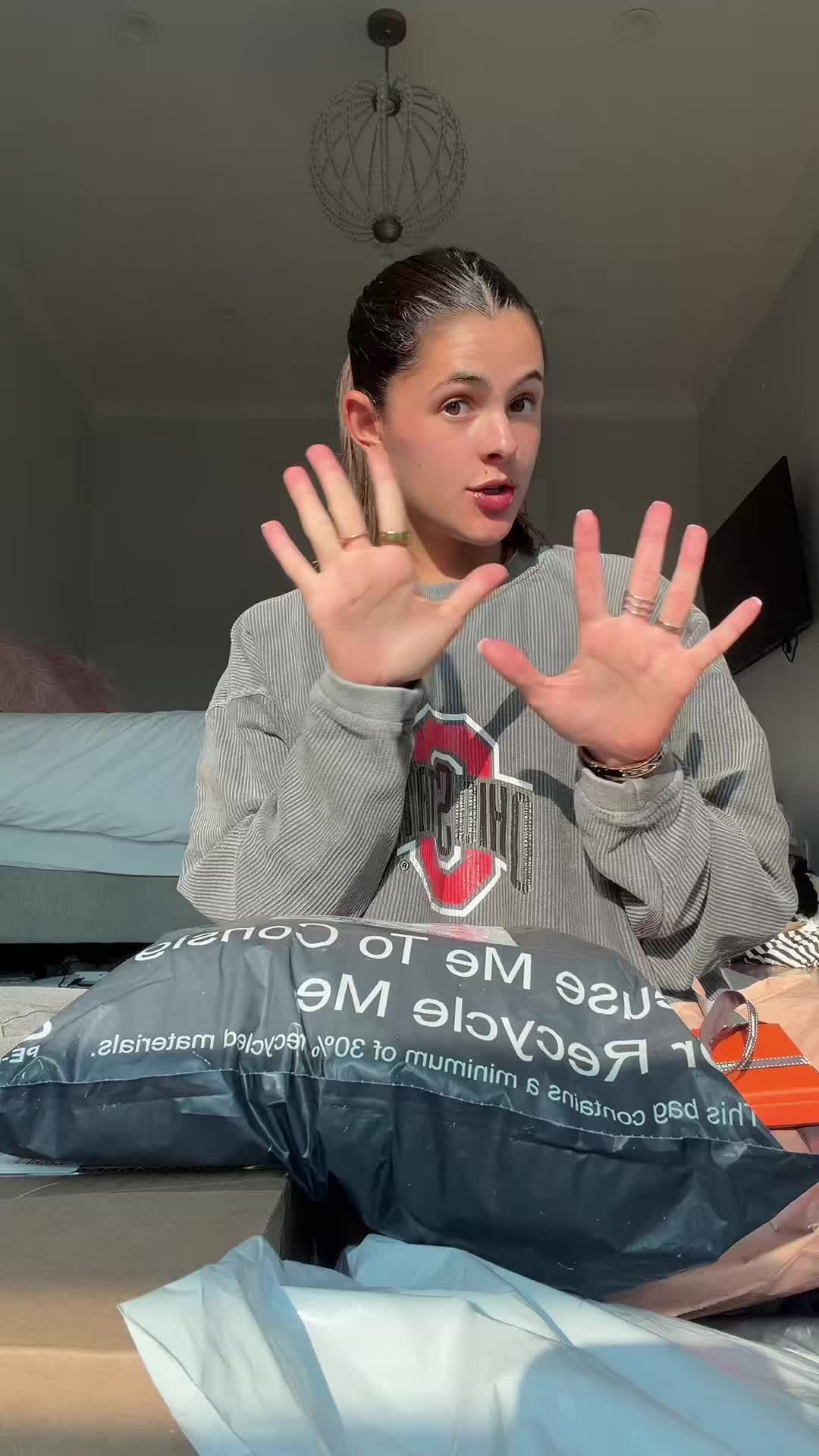 @WhatWouldBellaWear