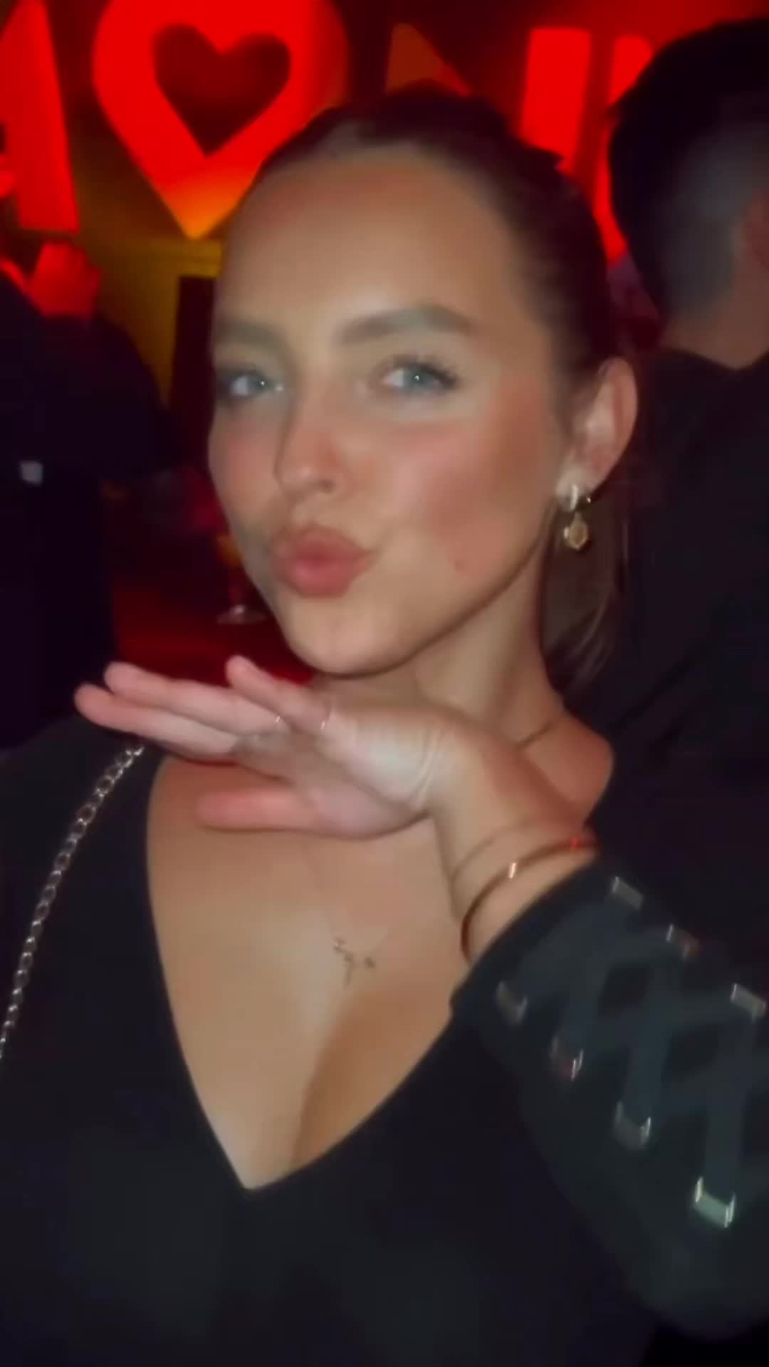 @Luna_Stevens1