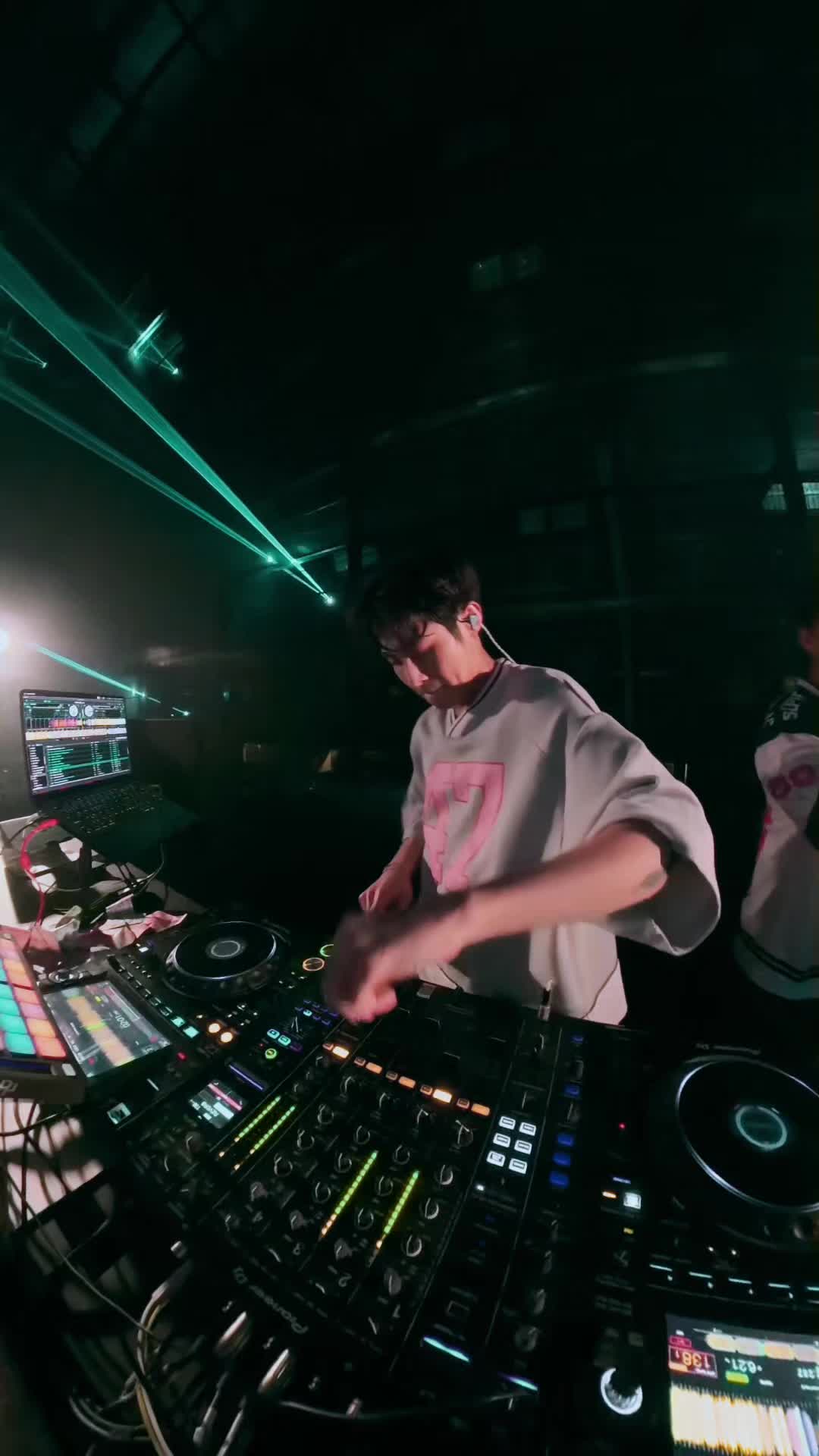 @DJ Panda
