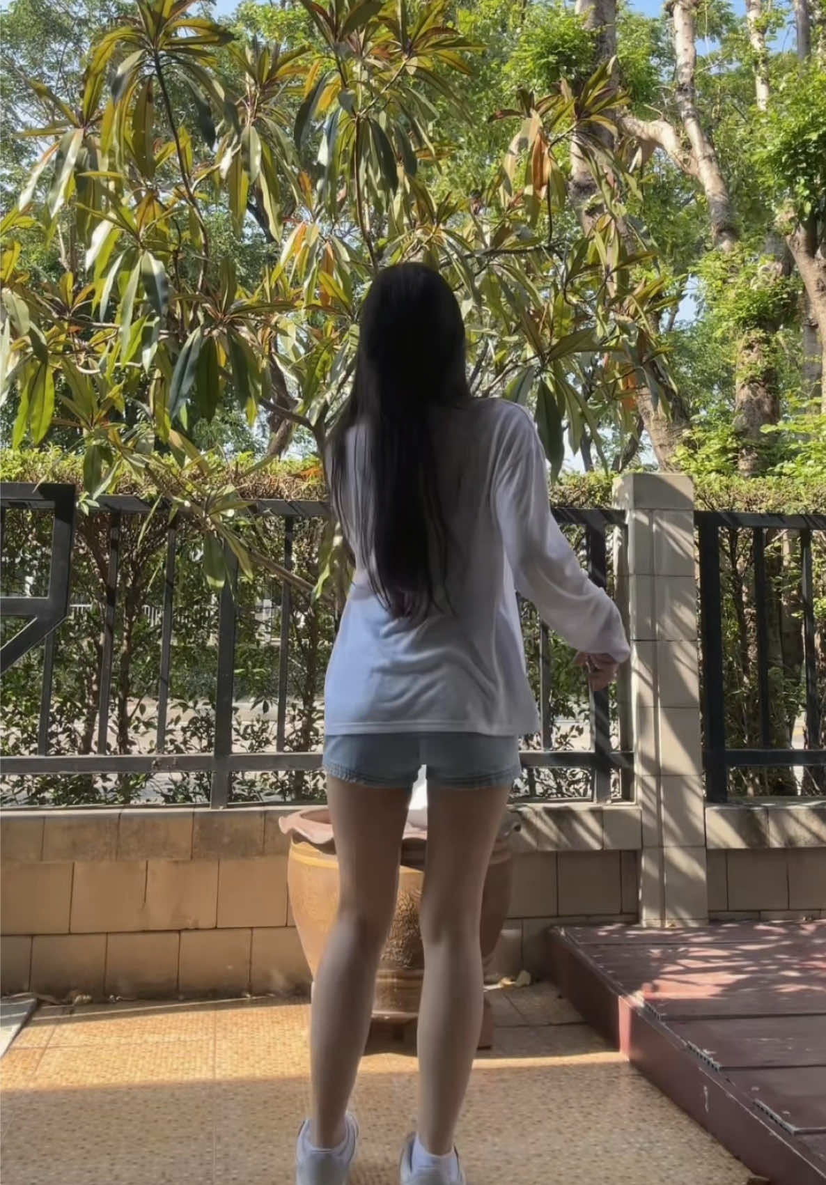 @demi