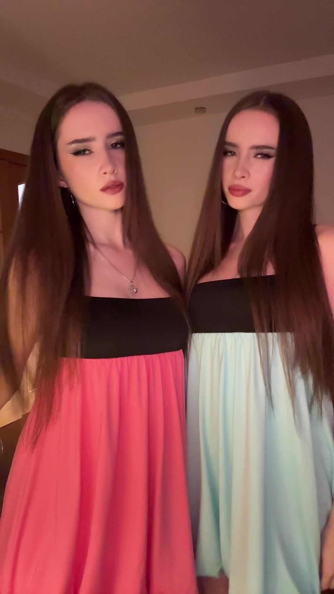 @AlinaandKristinaa