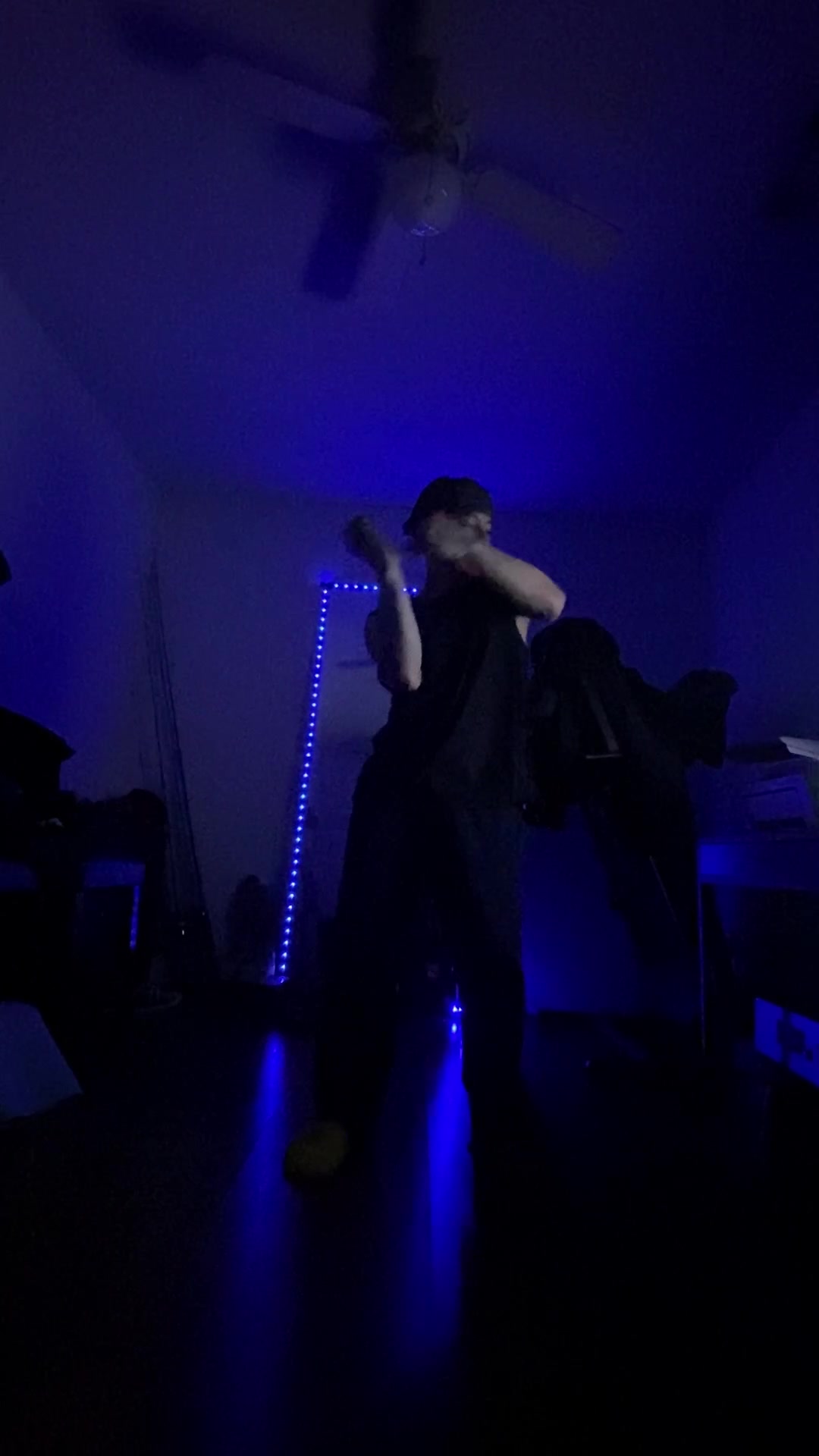 @isaacsaesee